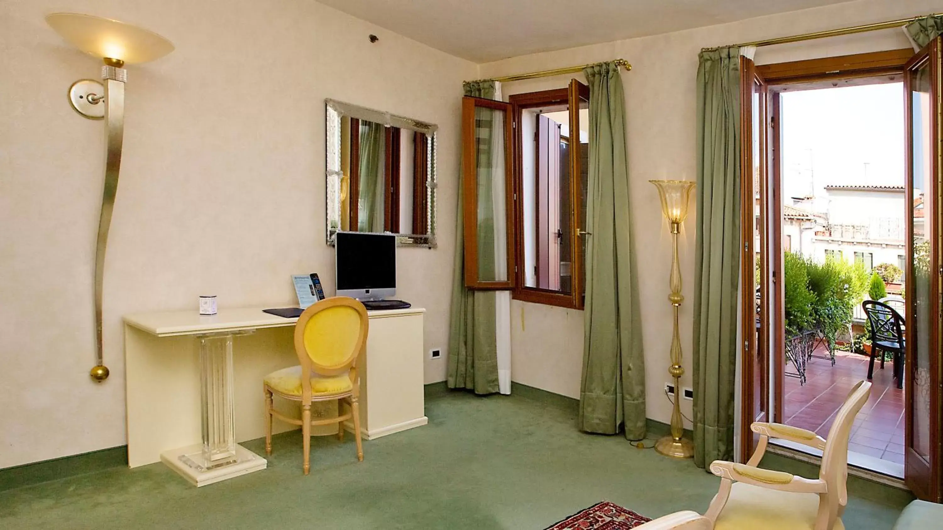 Classic Triple Room in Hotel Principe