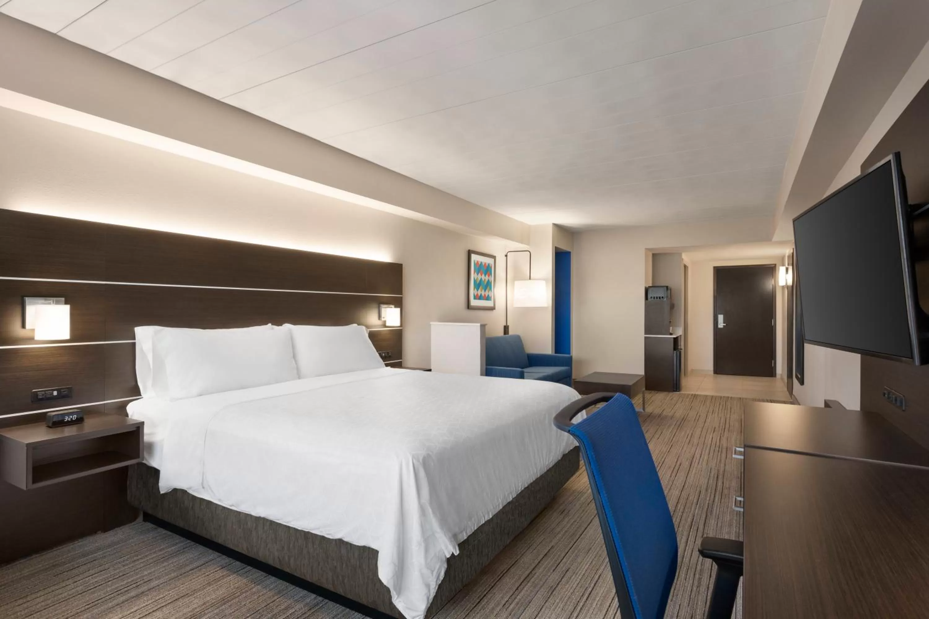 Photo of the whole room, Bed in Holiday Inn Express Hotel & Suites Fort Myers East - The Forum by IHG