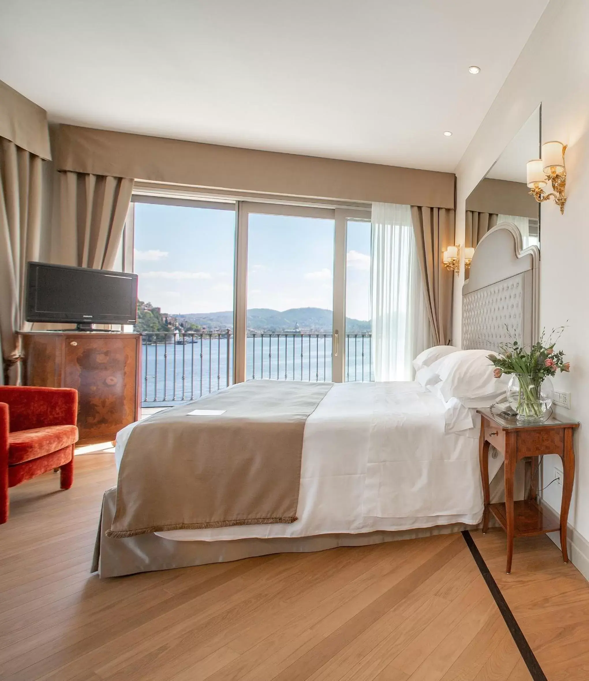 Bedroom in Hotel Villa Flori