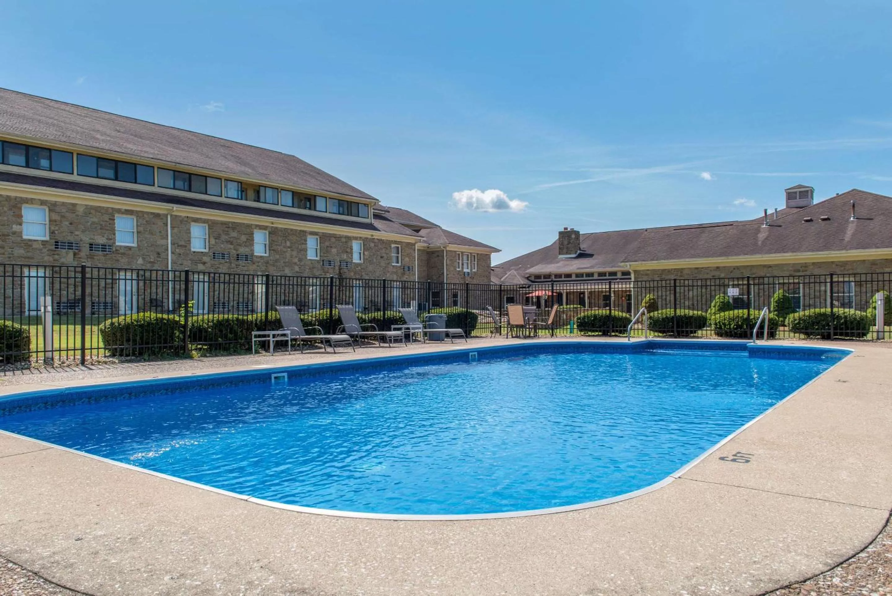 Swimming pool in Quality Inn & Suites Bedford West