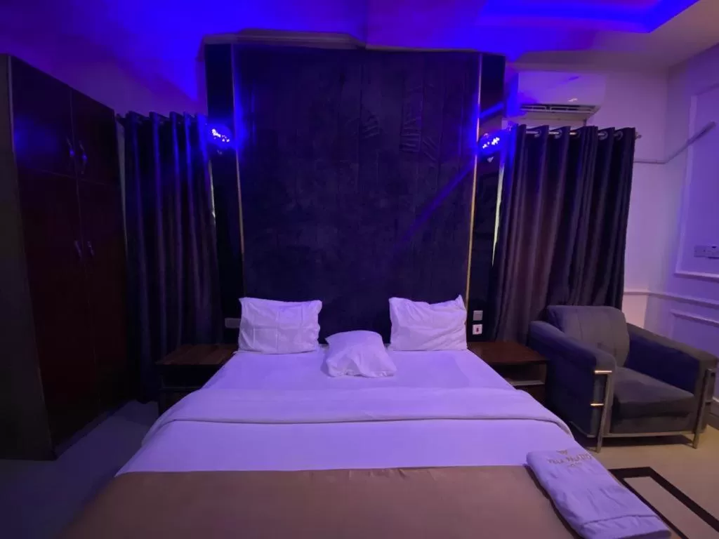 Bed in Palazzo Apartments