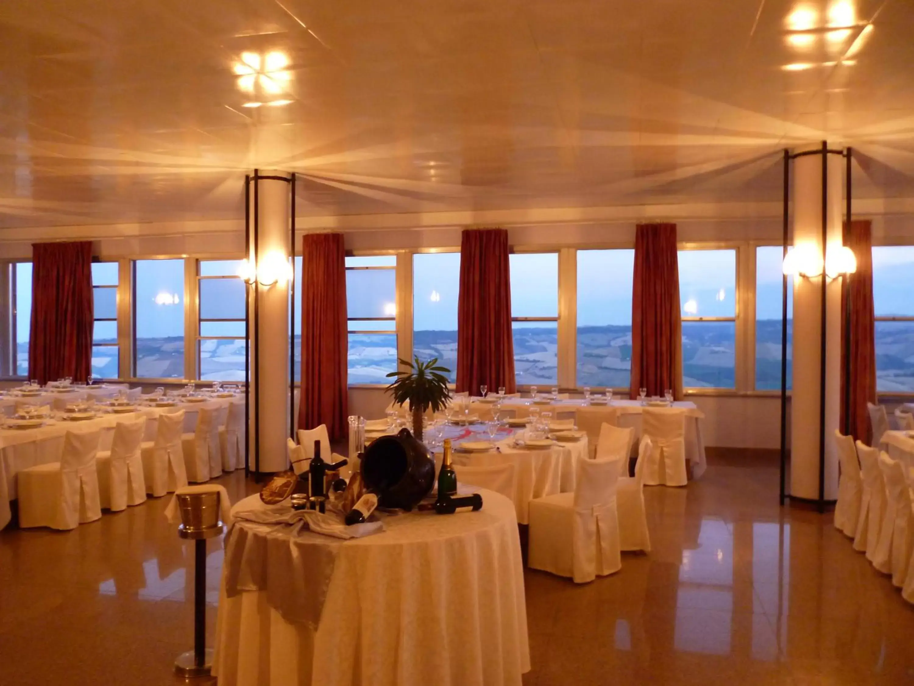 Restaurant/places to eat, Banquet Facilities in Hotel Astoria