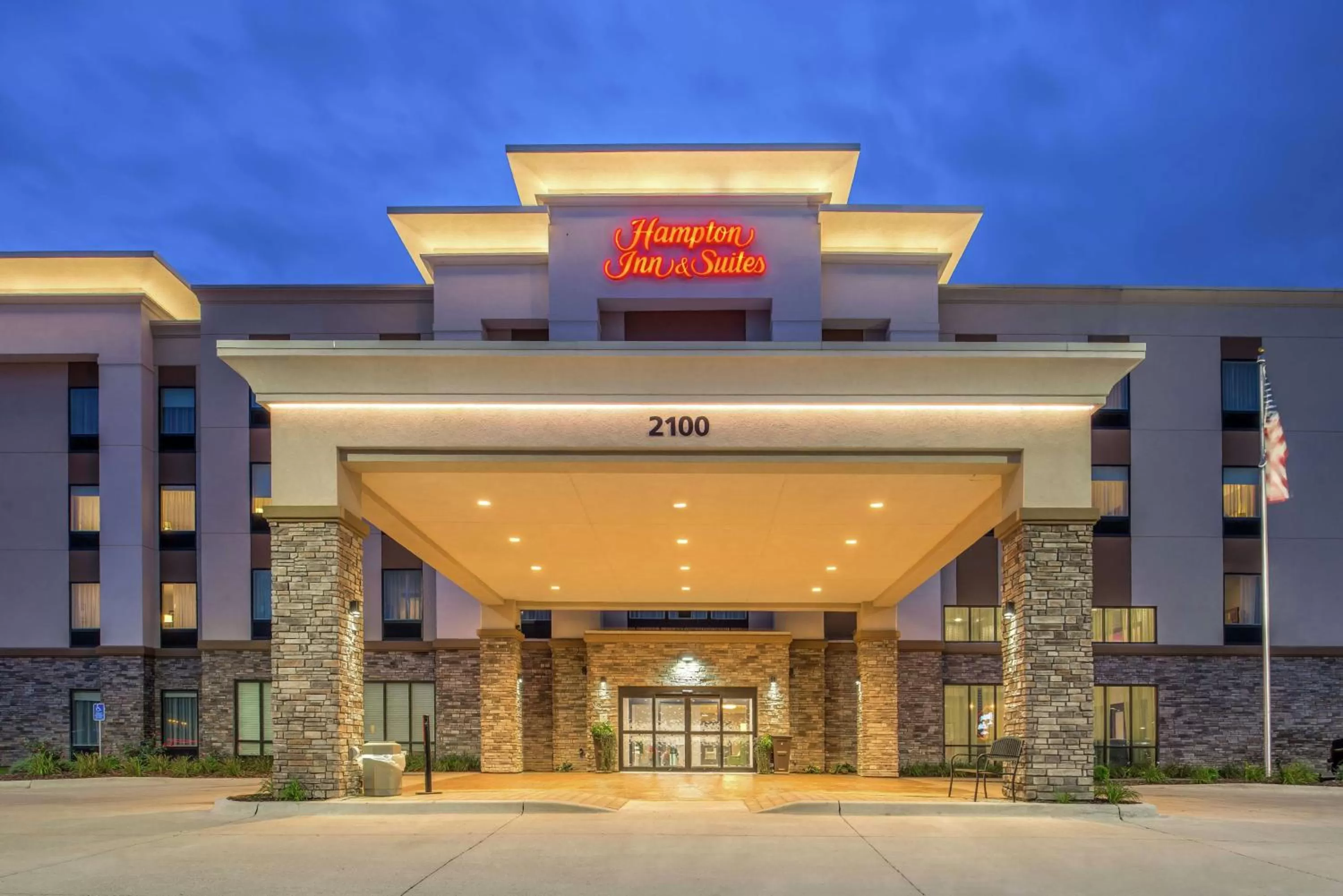 Property building in Hampton Inn and Suites Ames, IA