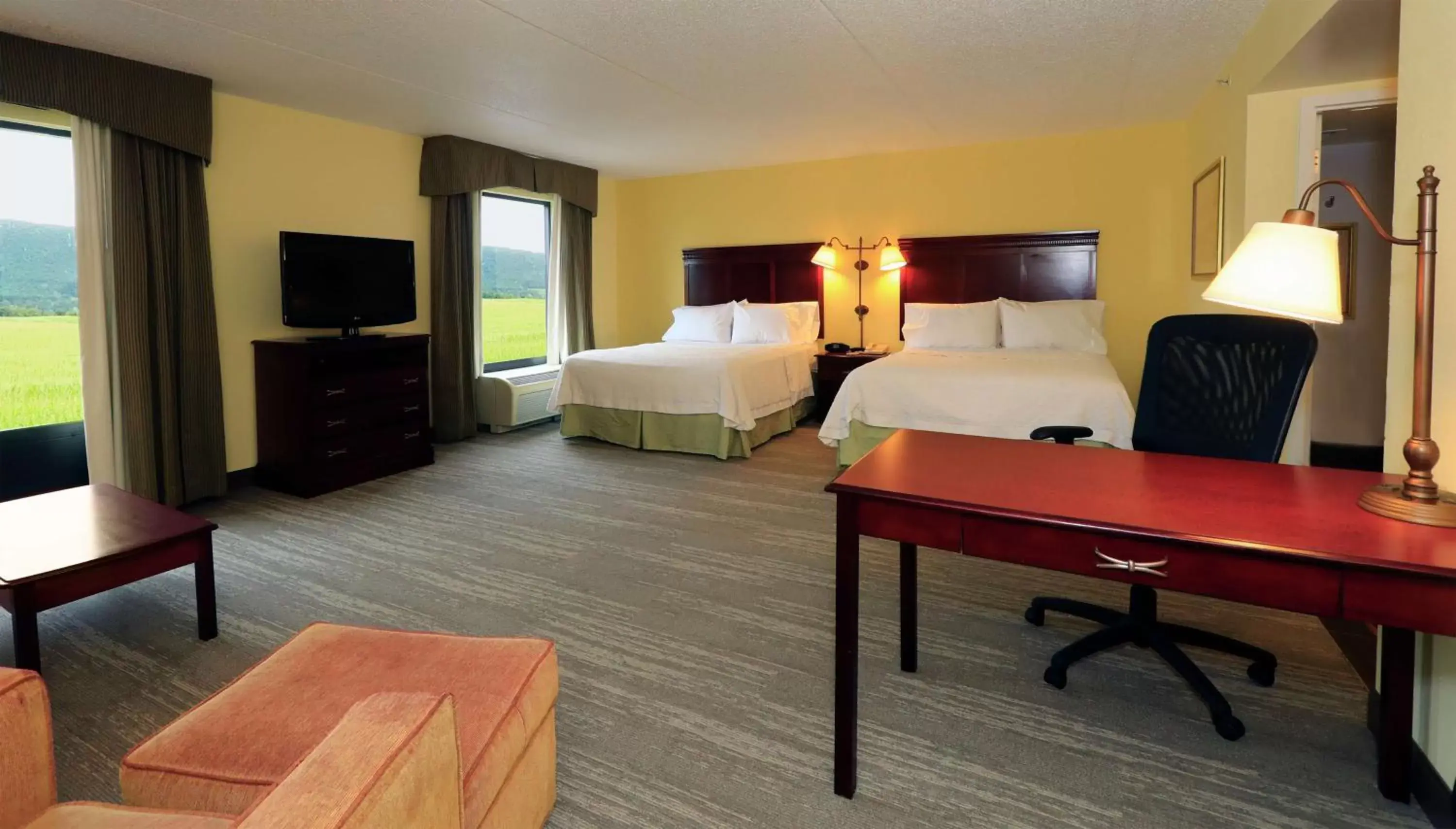 Bedroom in Hampton Inn and Suites of Lamar