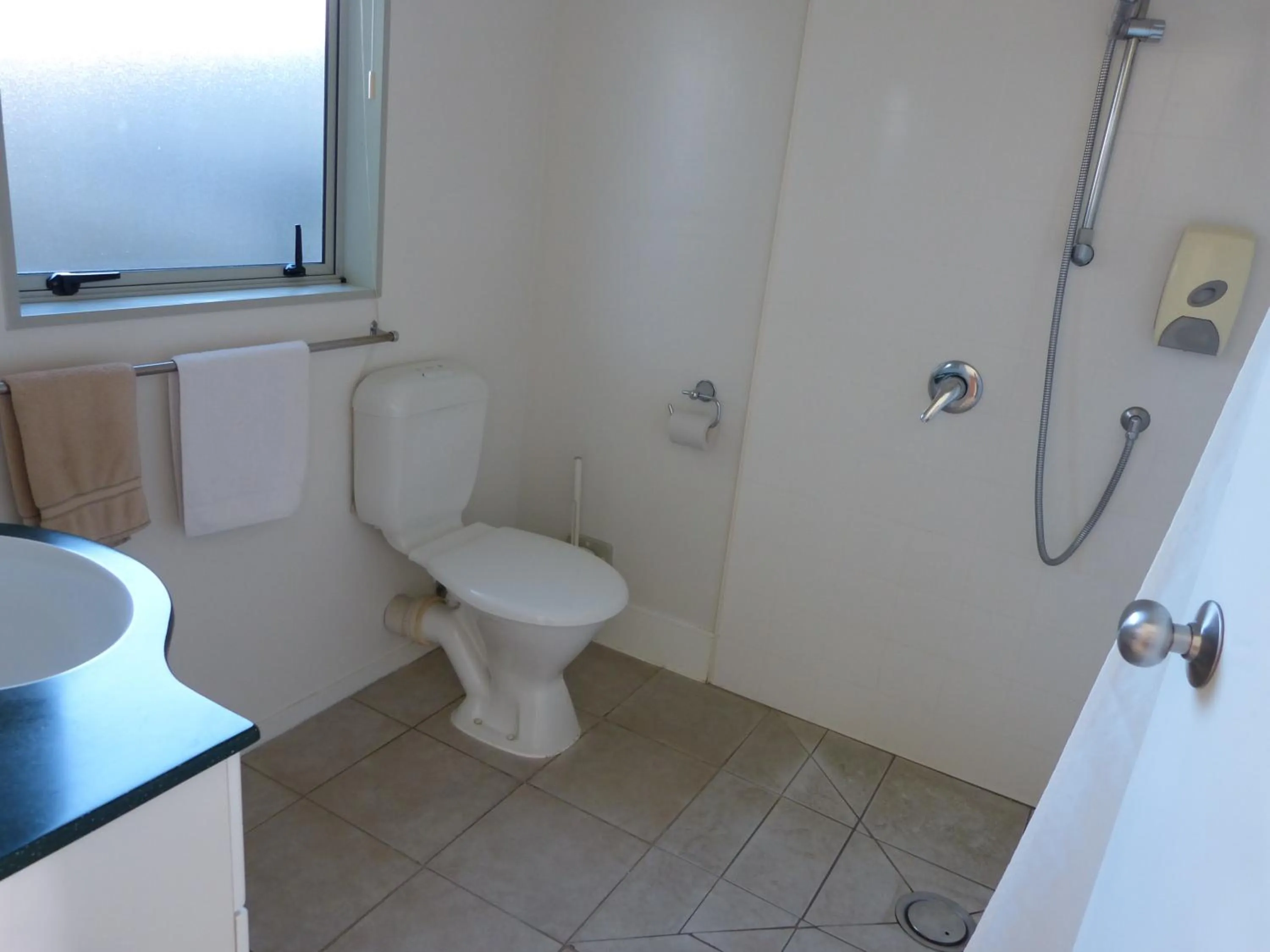 Bathroom in Blake Court Motel