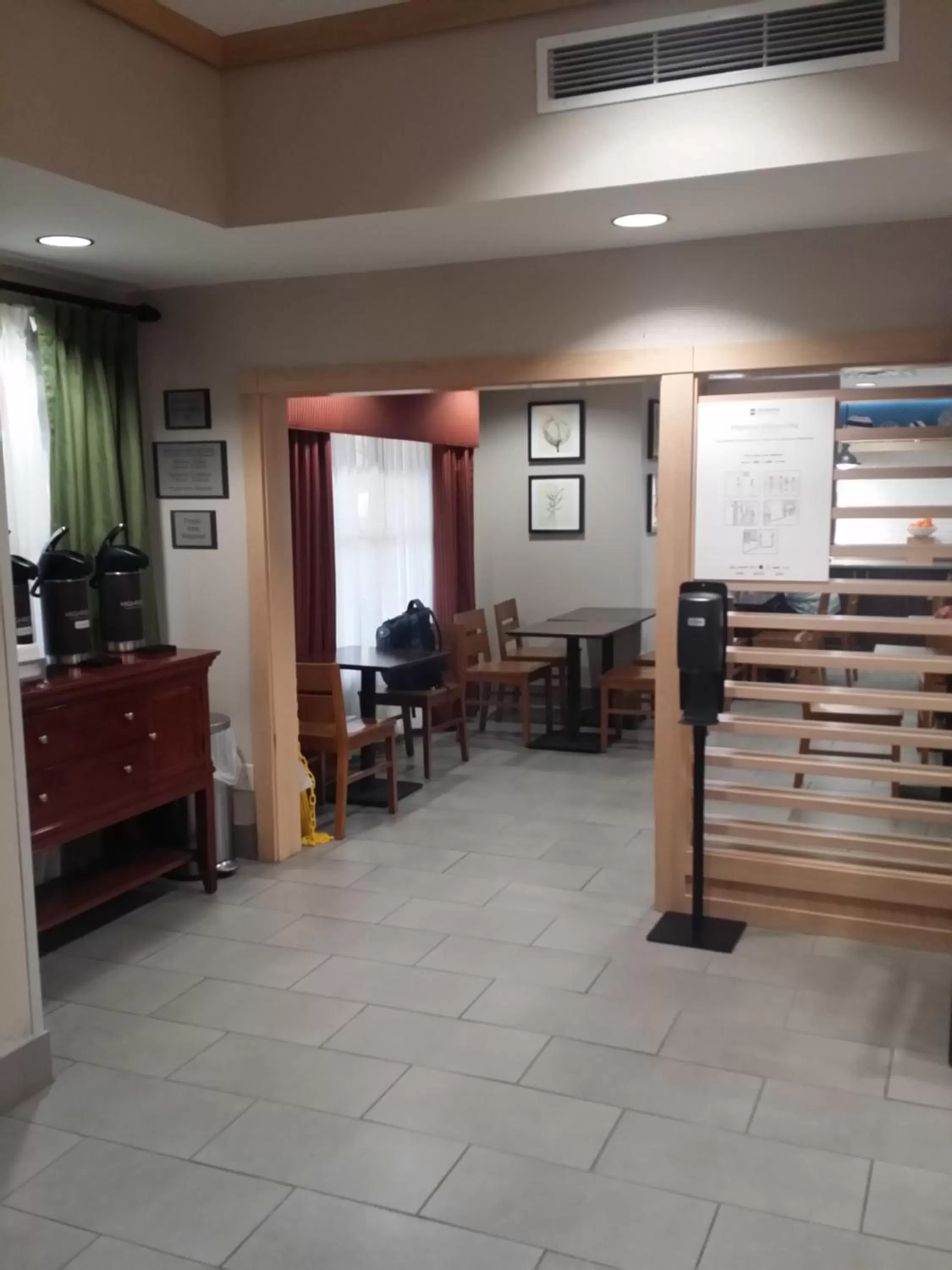 Lobby or reception in Garner Hotel Gillette South by IHG