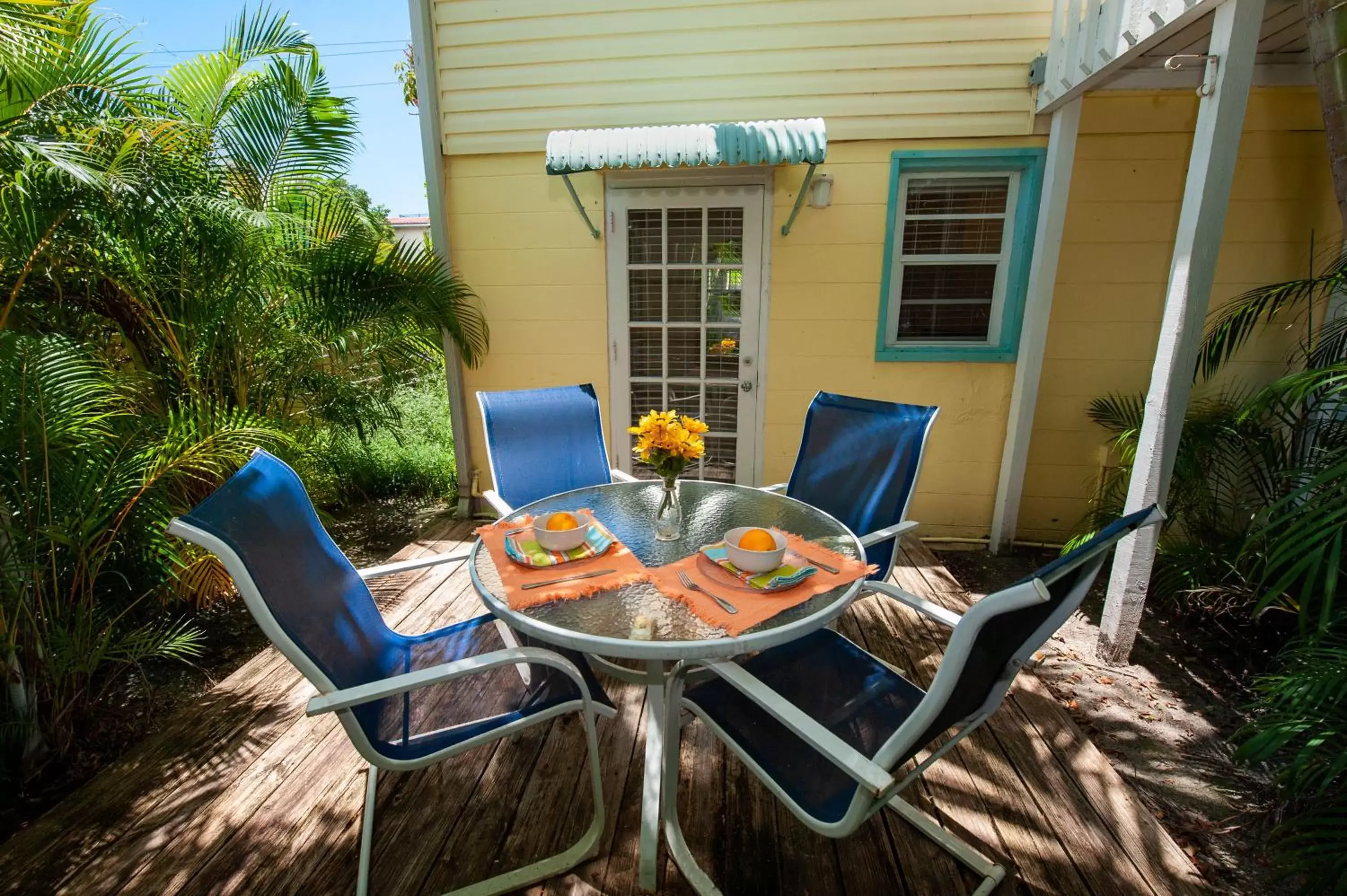 Patio in Cedar Cove Resort & Cottages