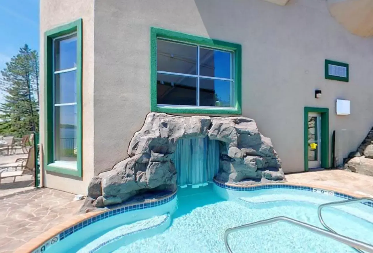 Property building, Swimming Pool in Superior Shores