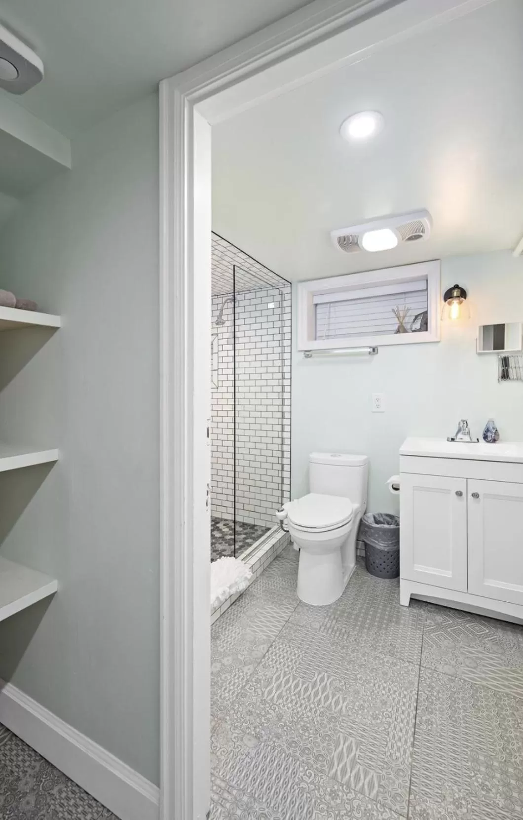 Shower in The Wesley Walla Walla