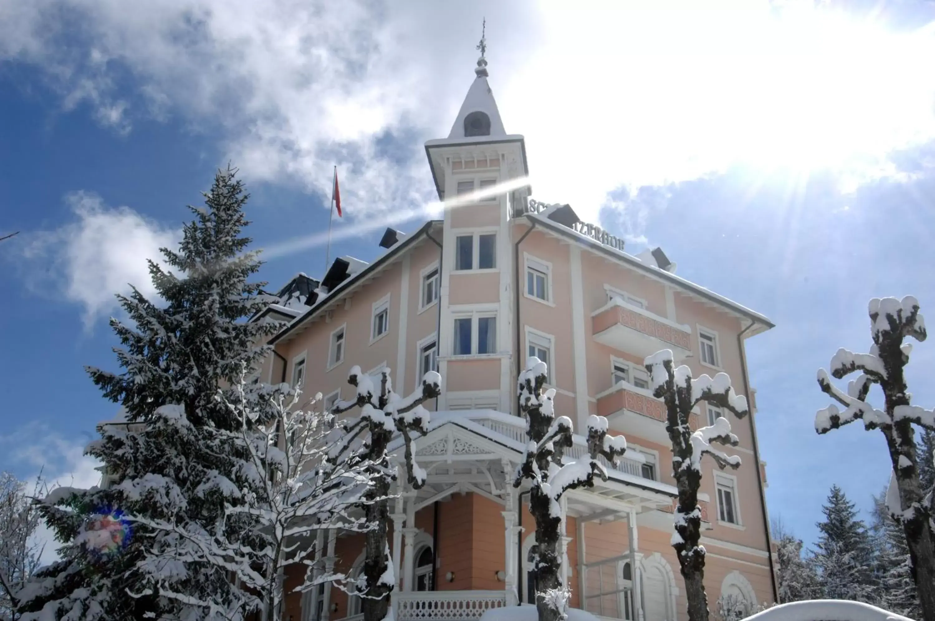 Facade/entrance, Winter in Romantik Hotel Schweizerhof & Spa