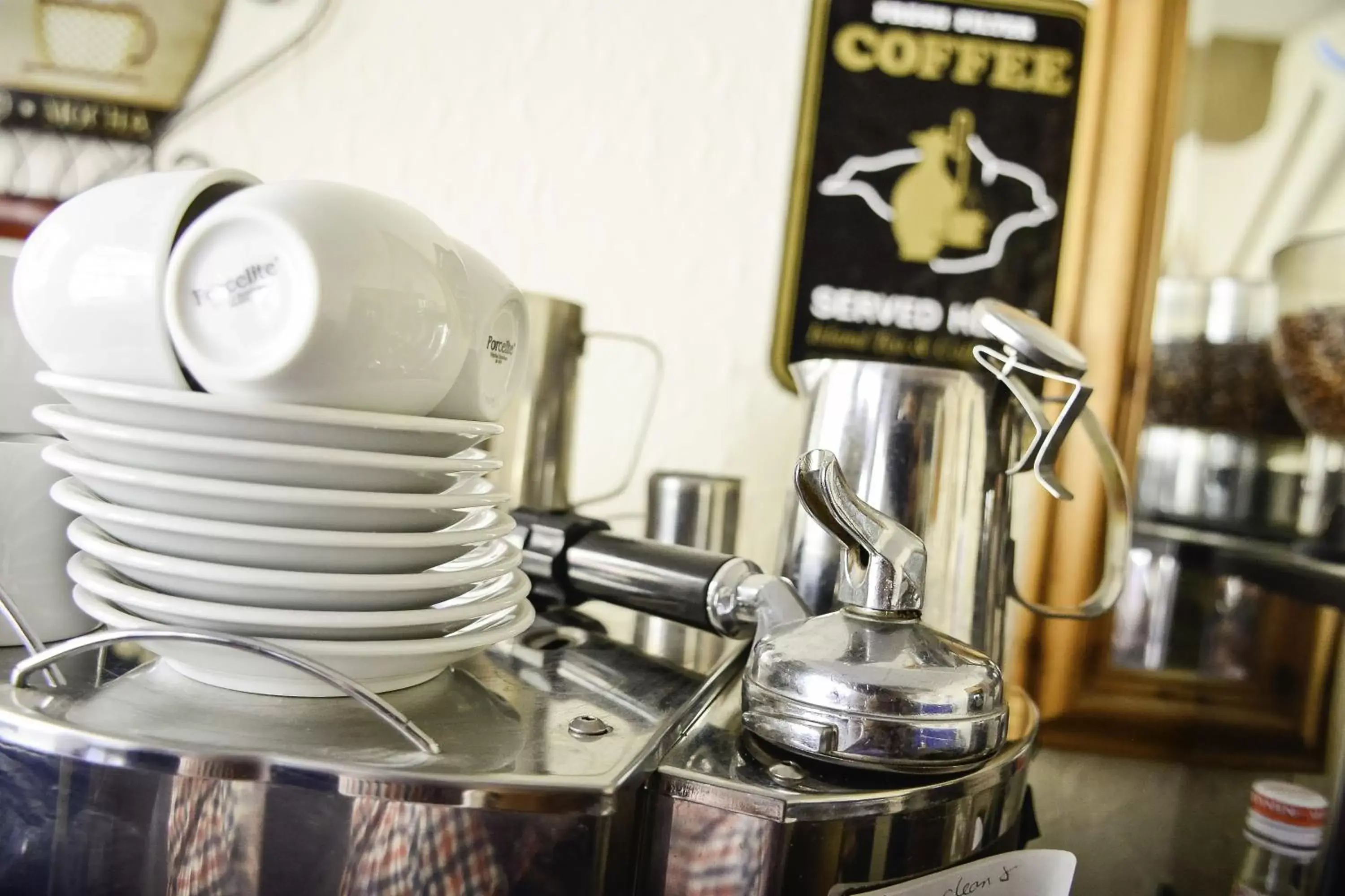 Coffee/Tea Facilities in Waverley Inn