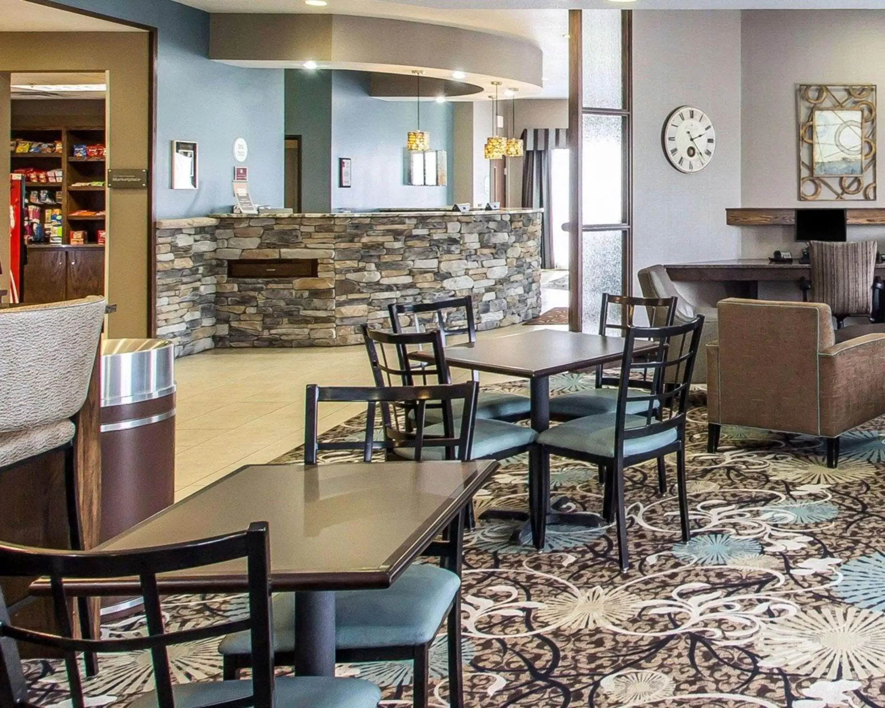 Lobby or reception, Restaurant/Places to Eat in Comfort Suites Hudson I-94