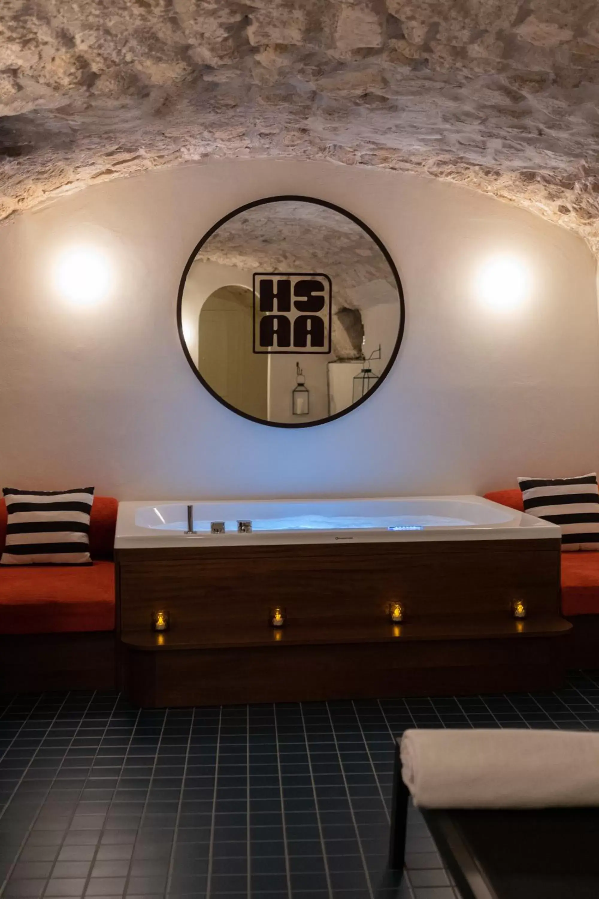 Hot Tub, Billiards in Hôtel Saint-André des Arts