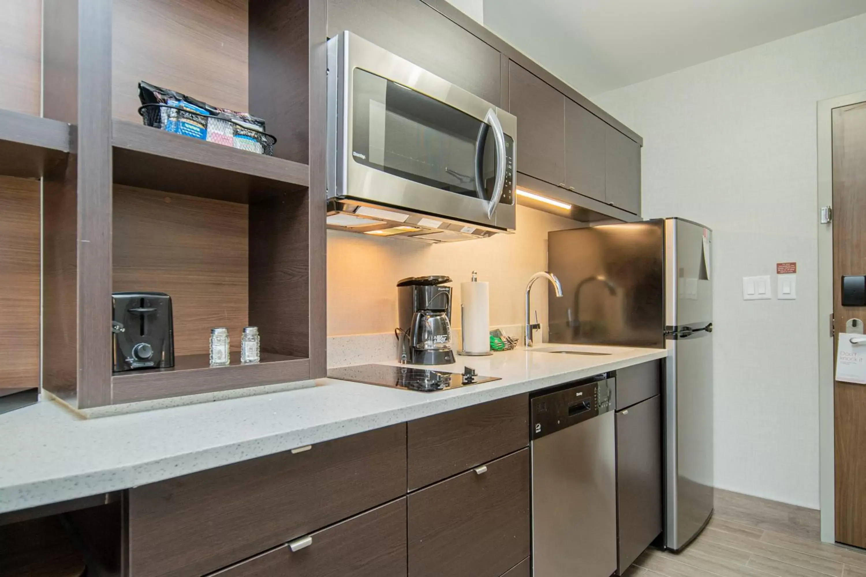 Kitchen or kitchenette, Kitchen/Kitchenette in TownePlace Suites by Marriott Brantford and Conference Centre