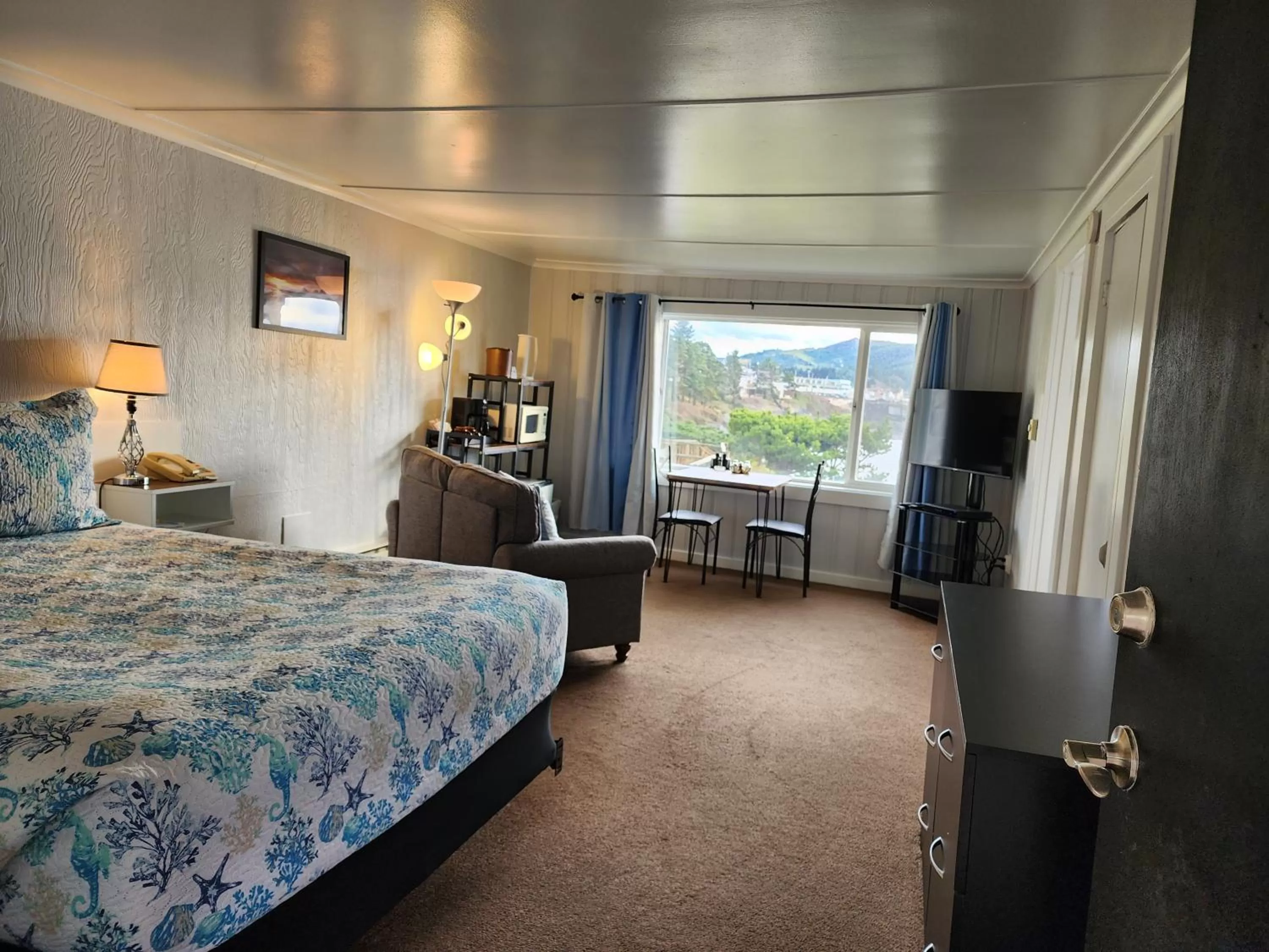 Bed in Inn at Arch Rock