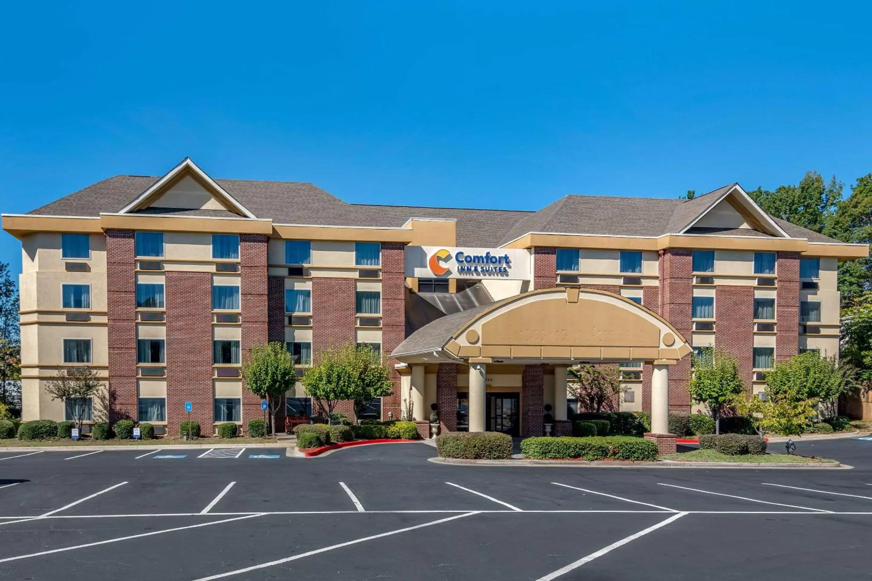 Property Building in Comfort Inn and Suites