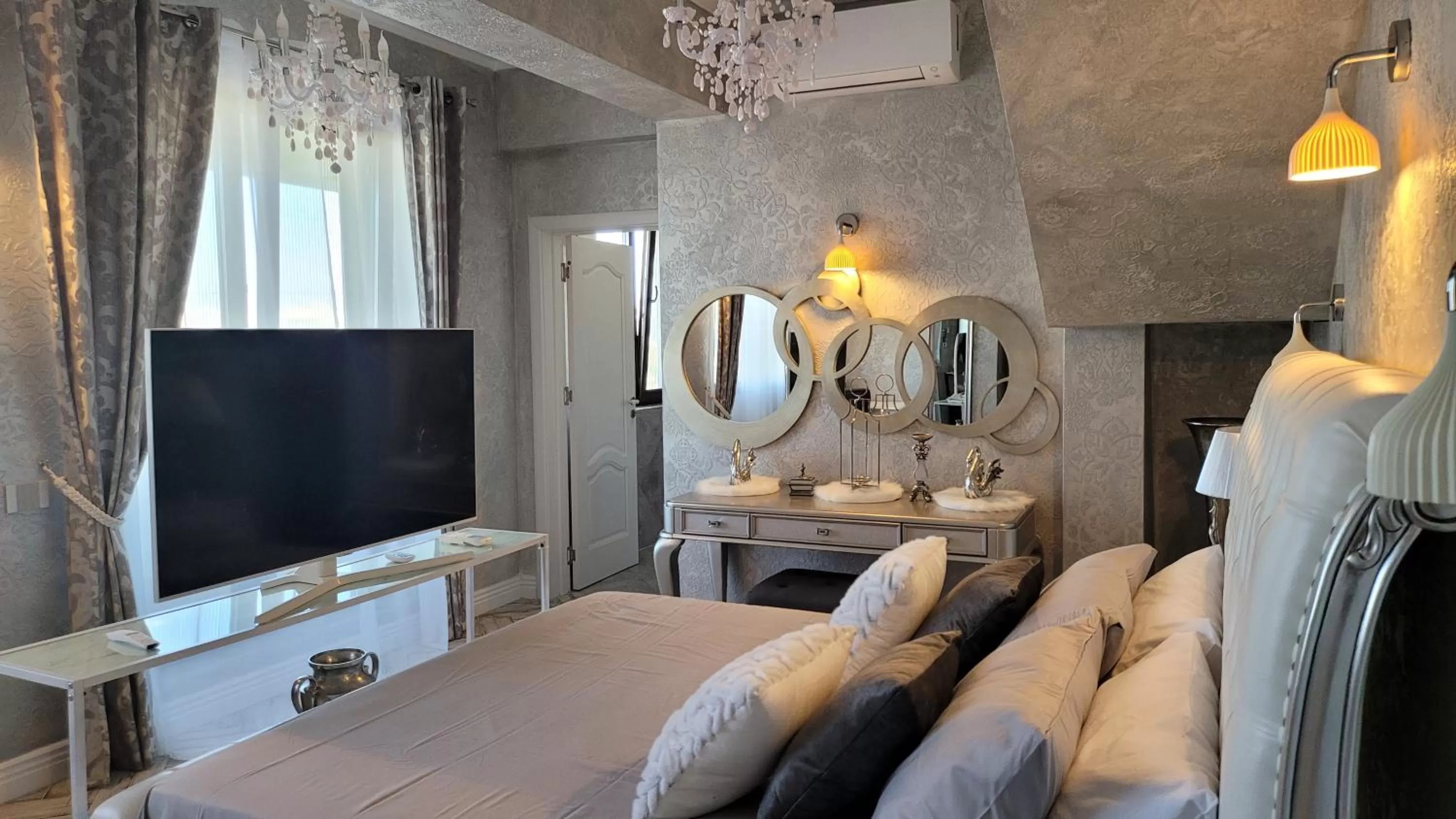 TV and multimedia in Terrace Suites Iasi