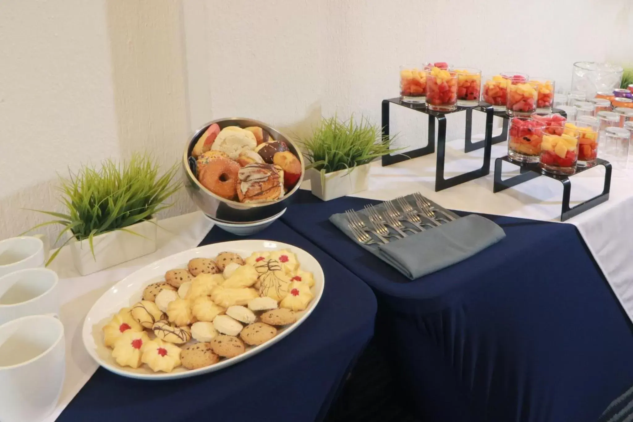 Meeting/conference room, Food in Holiday Inn Express San Luis Potosí, an IHG Hotel