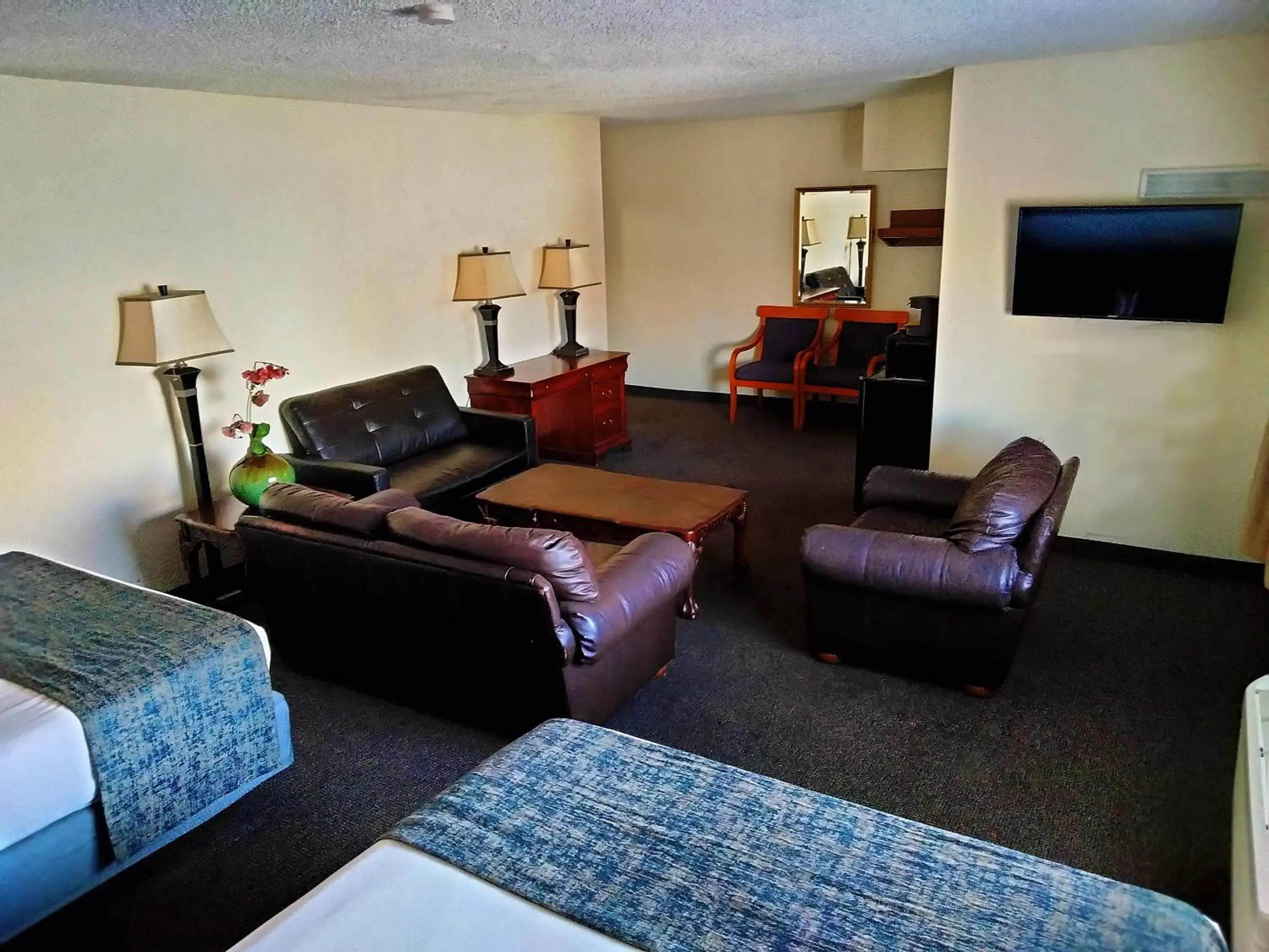 Seating Area in Metropolitan Inn