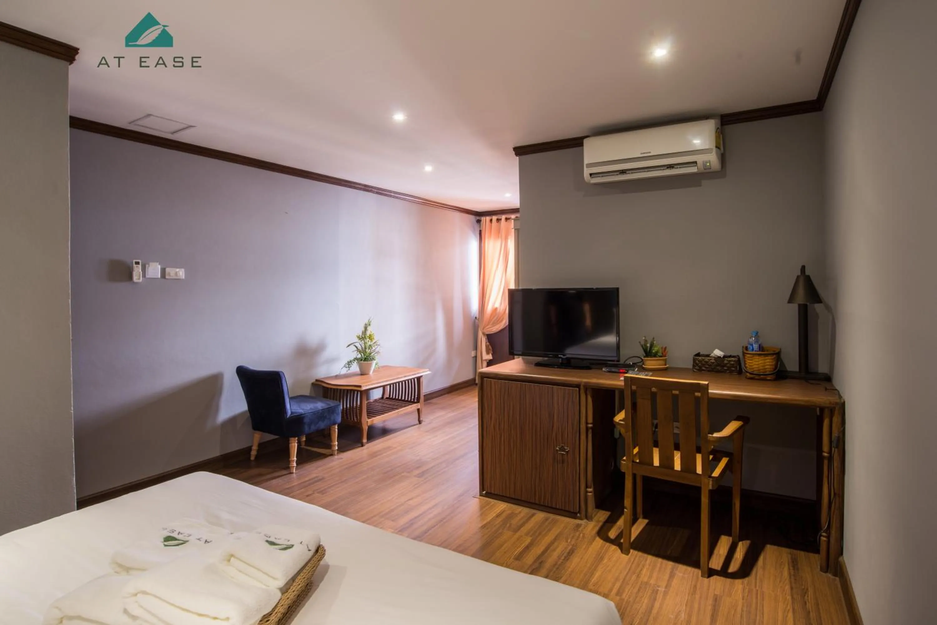 TV and multimedia in At Ease Bijou