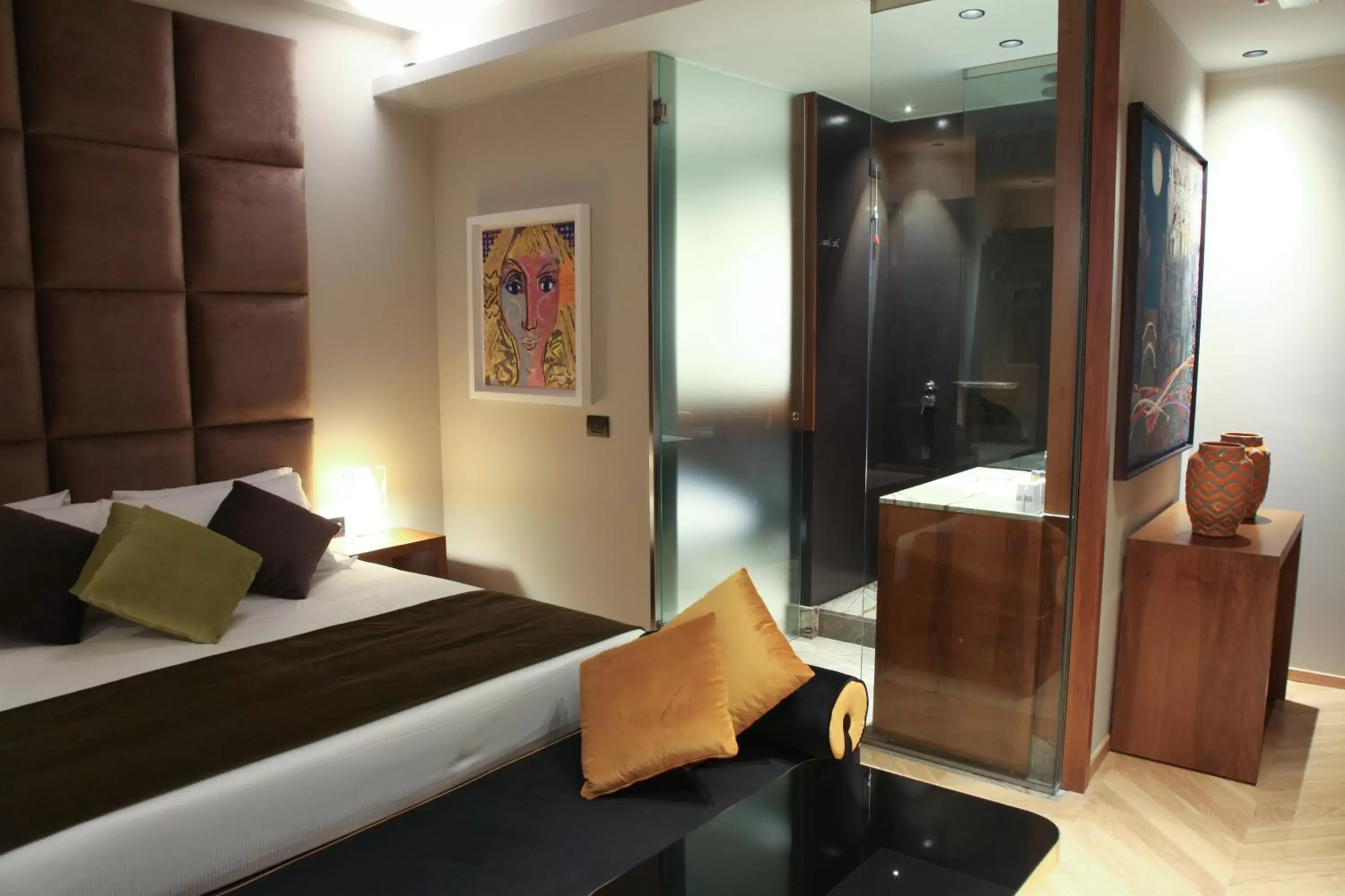Bathroom, Bed in Triviho Hotel