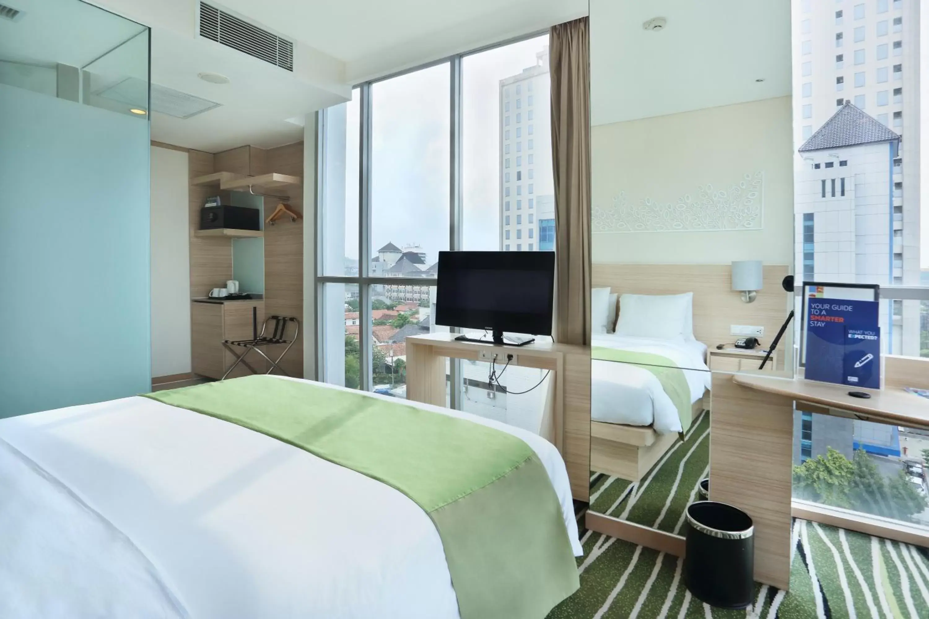 Bed, TV/Entertainment Center in Holiday Inn Express Semarang Simpang Lima, an IHG Hotel