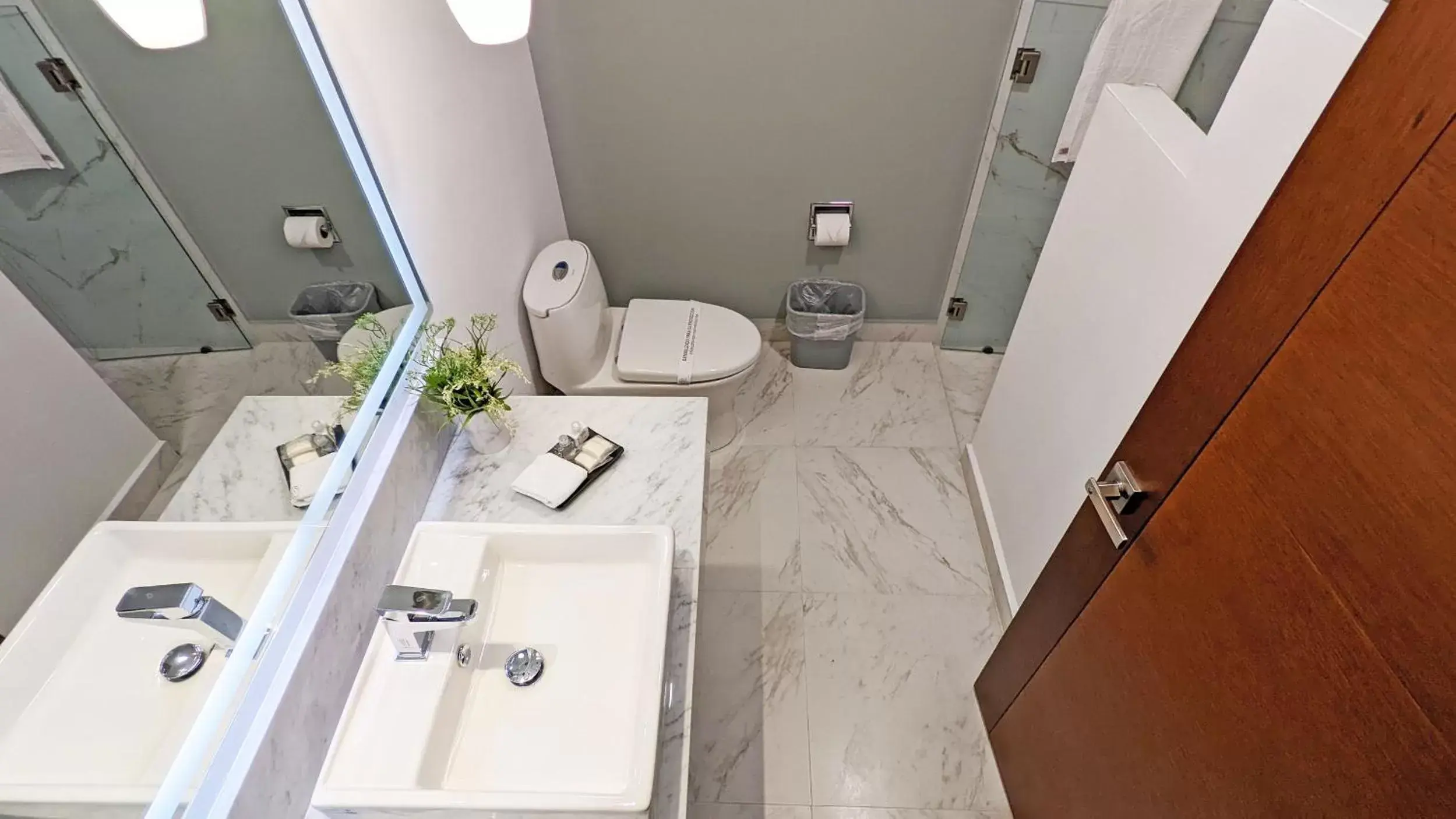 Toilet, Bathroom in Hotel Fray Select