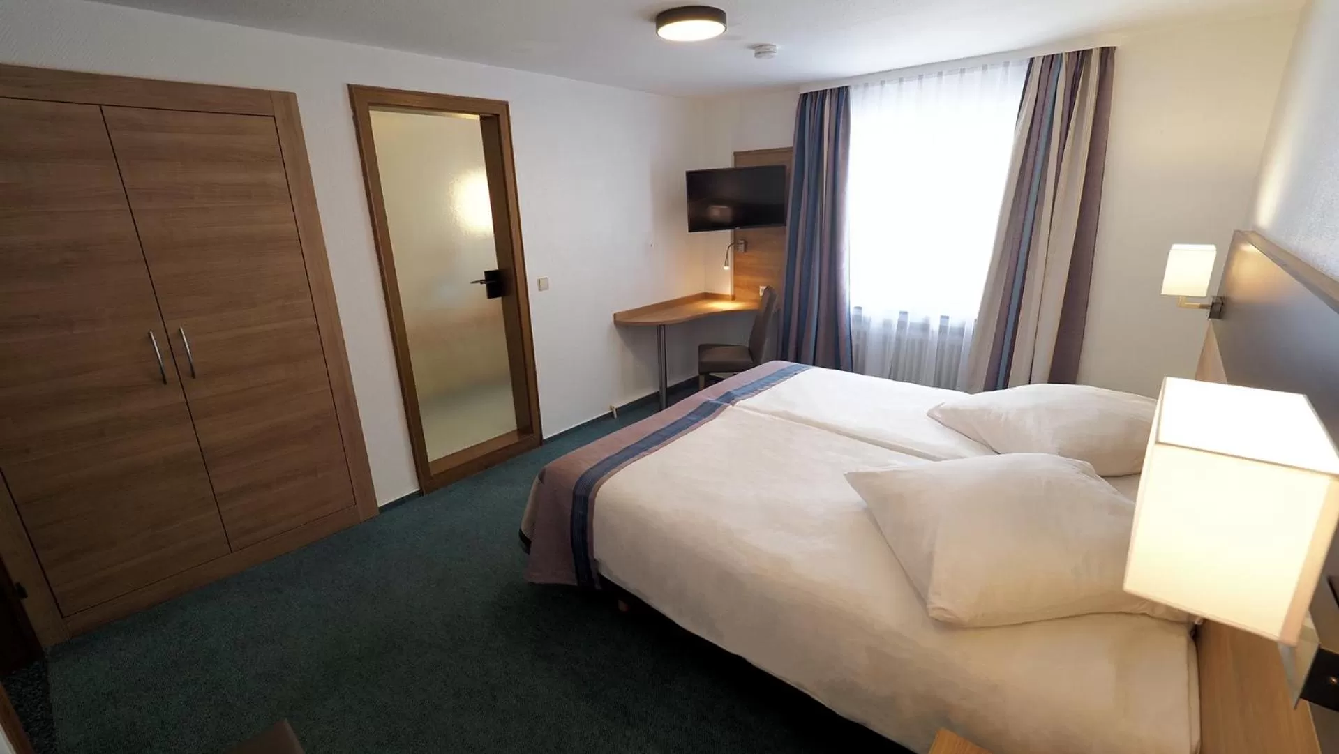 Bed in Hotel Goldener Hirsch Mosbach