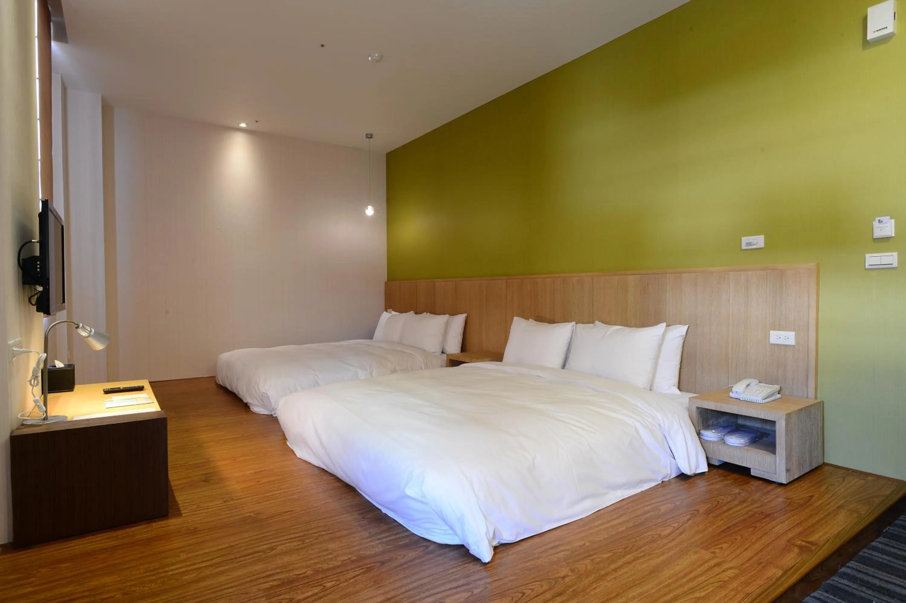 Bedroom, Bed in In Young Hotel