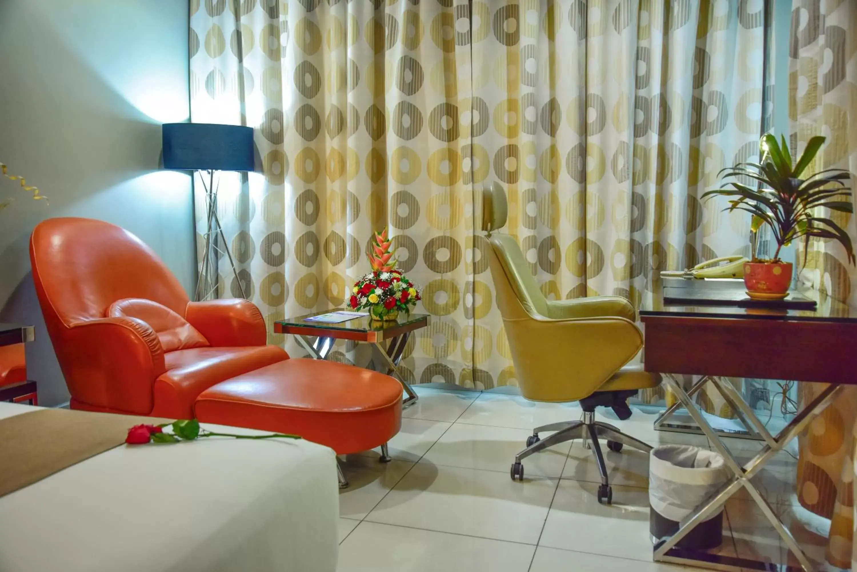 Bedroom, Seating Area in Harbour View Suites