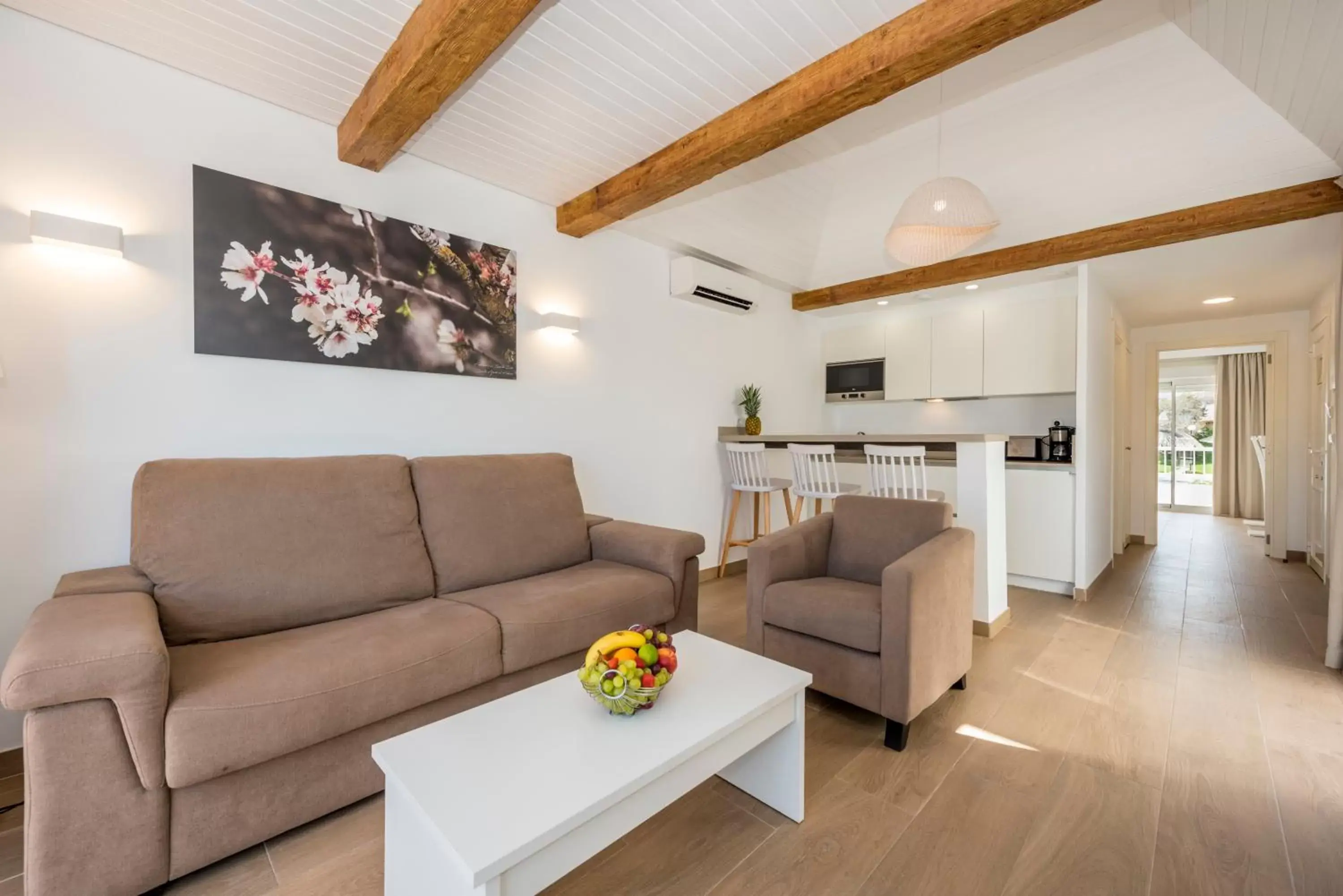 Kitchen or kitchenette, Seating Area in Camelina Suites - Formerly Torrent Bay