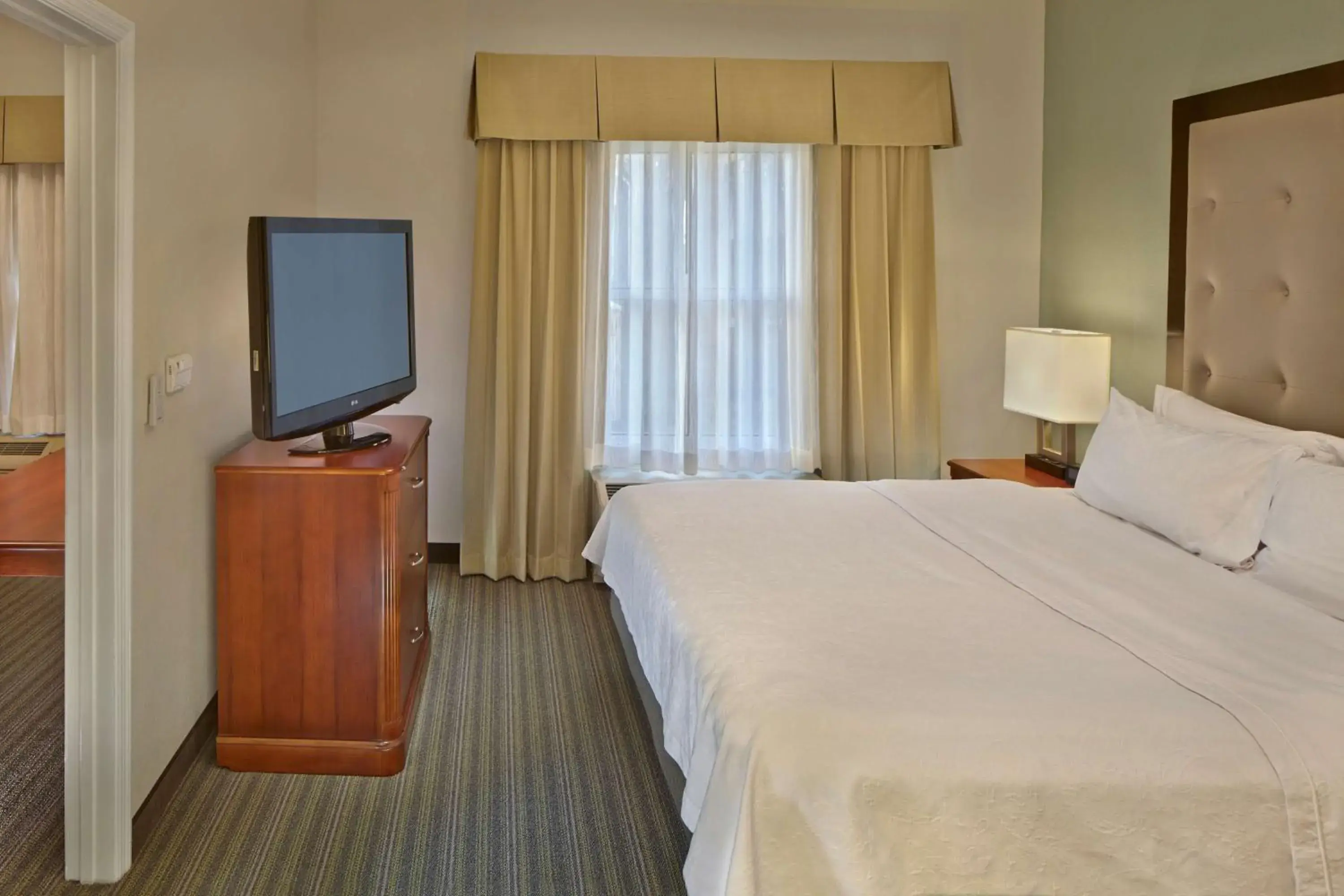 Bed in Homewood Suites by Hilton Daytona Beach Speedway-Airport