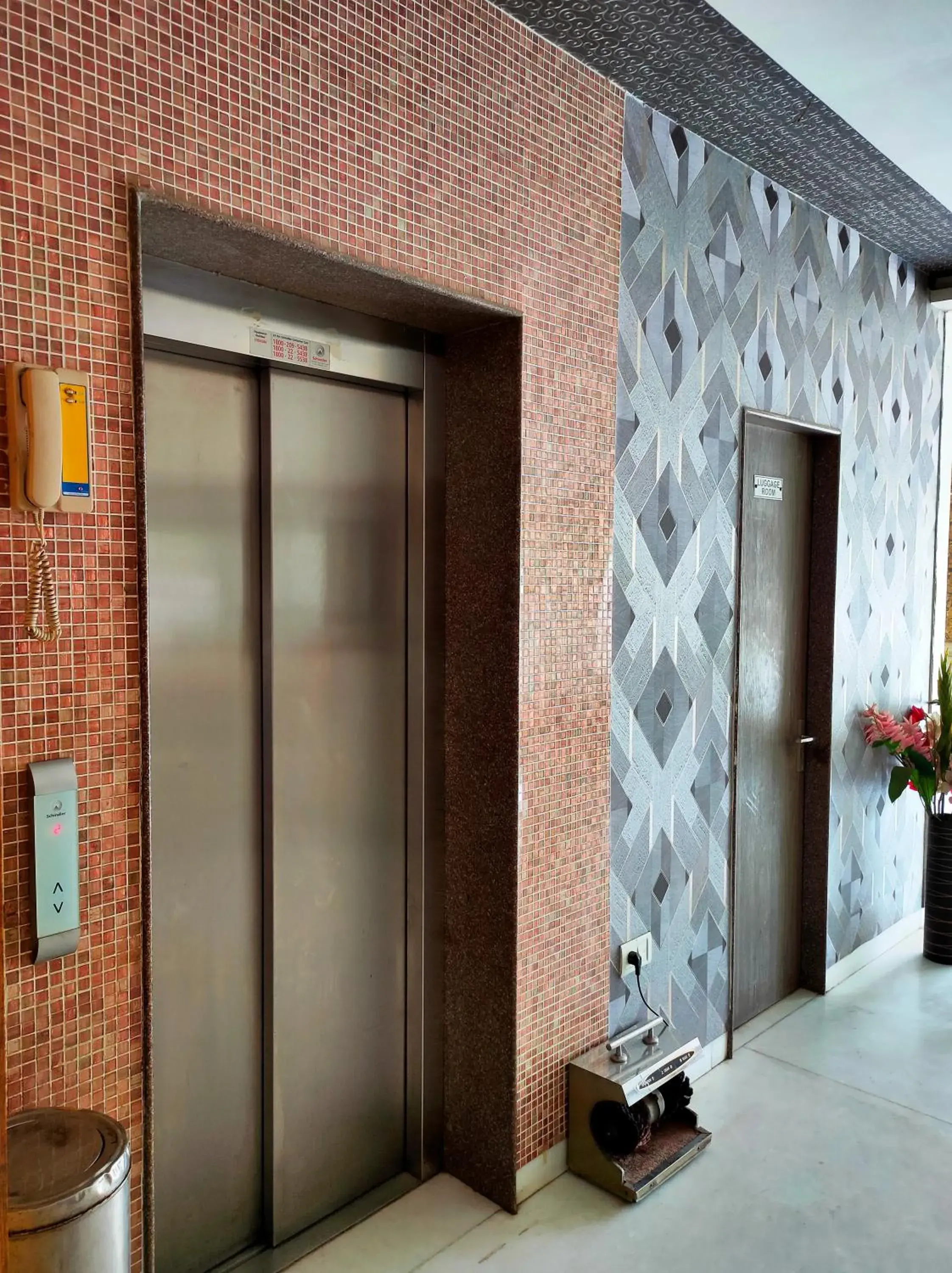 Property building in Hotel Karan Vilas Property building in Hotel Karan Vilas