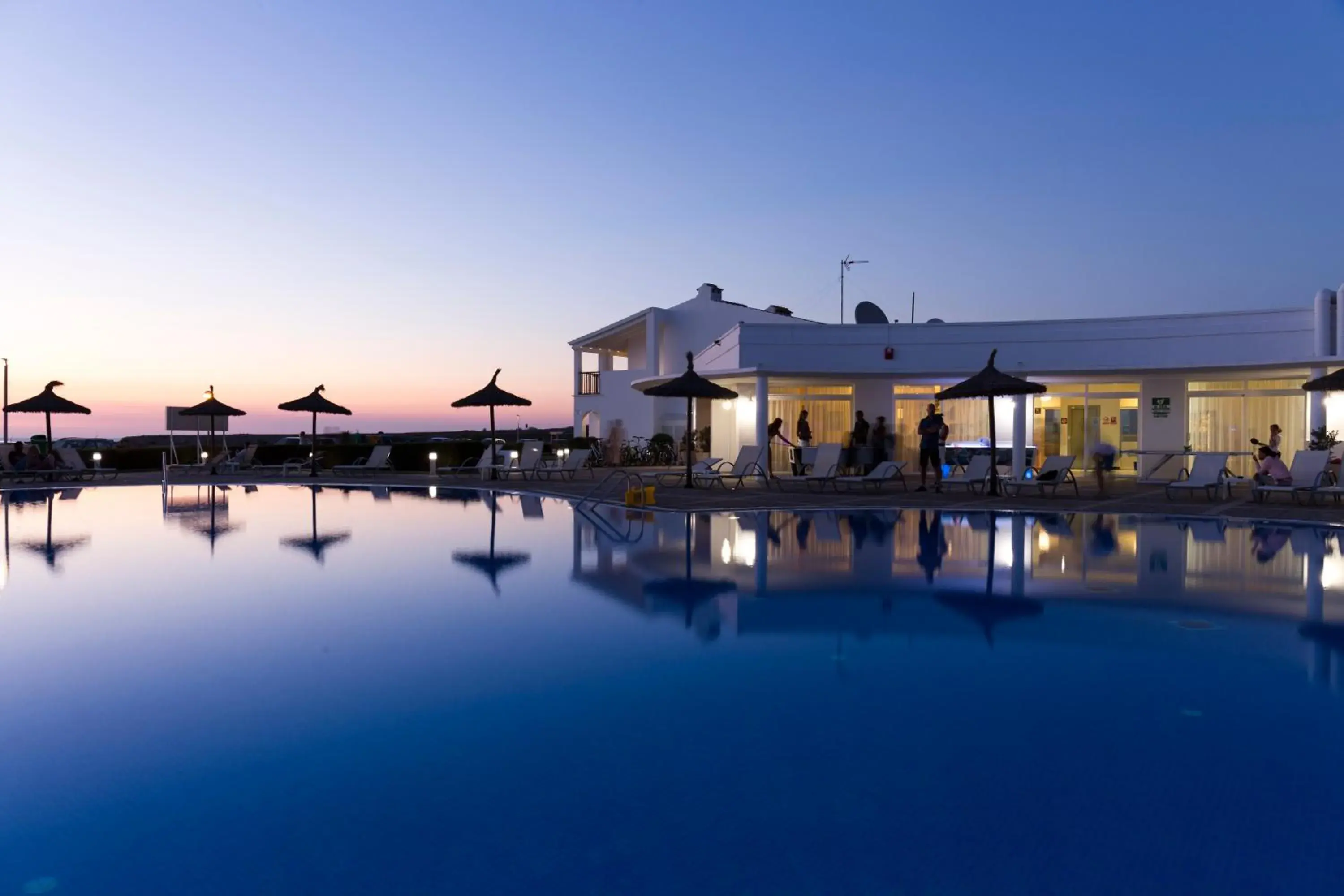 Property building, Swimming Pool in RV Hotel Sea Club Menorca