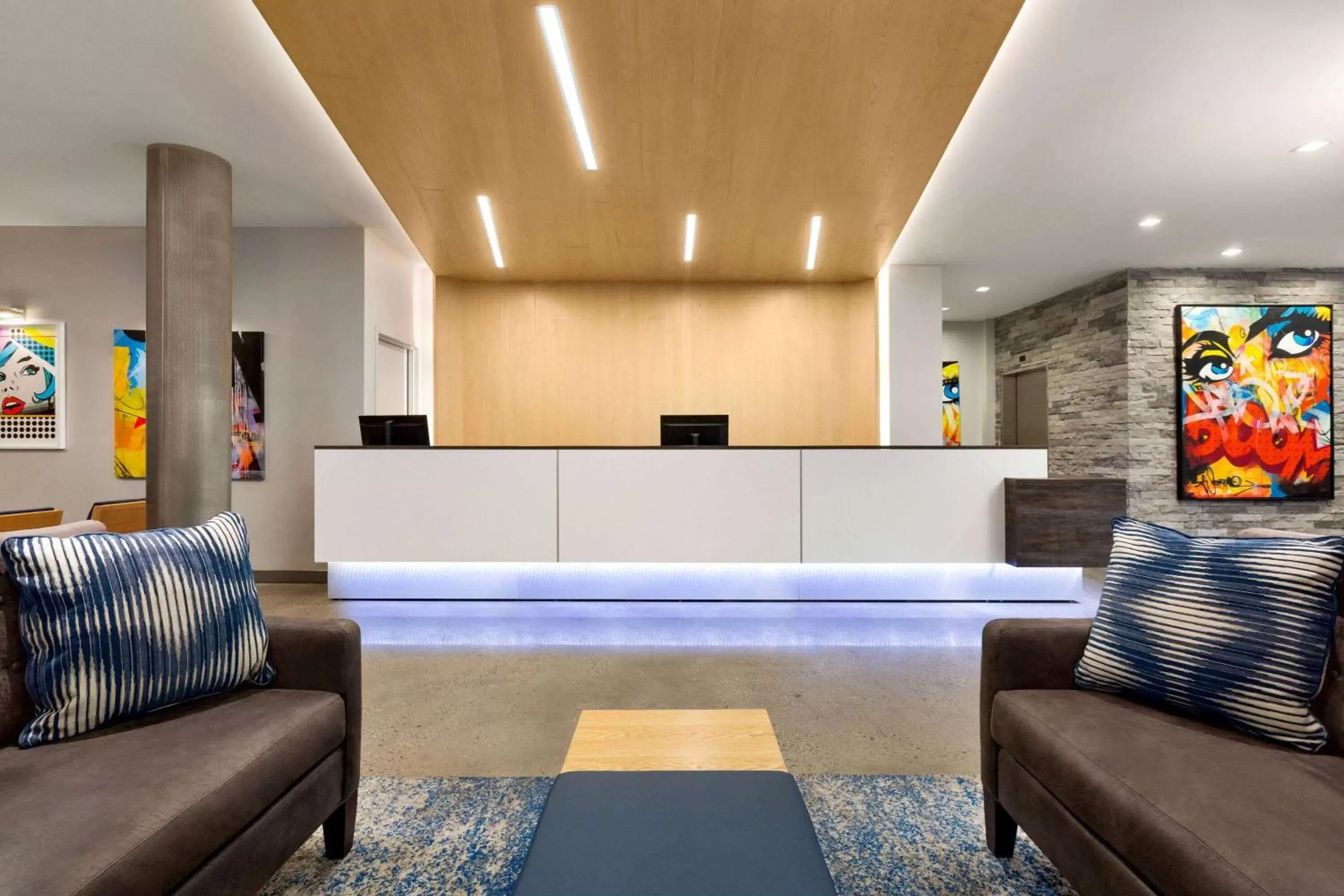 Lobby or reception, Swimming Pool in Wingate by Wyndham Bronx Haven Park