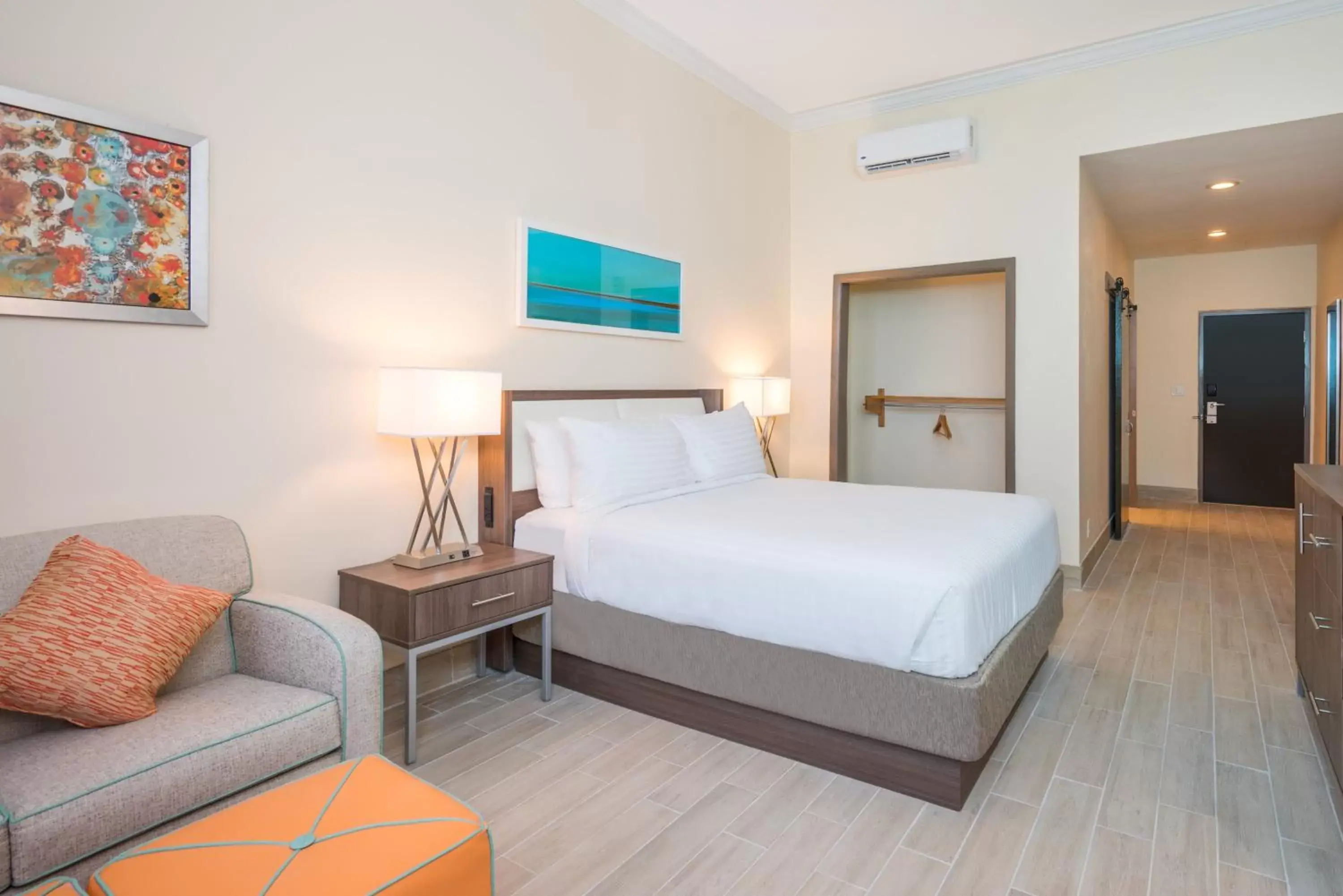 Photo of the whole room, Bed in Holiday Inn Express & Suites Nassau, an IHG Hotel