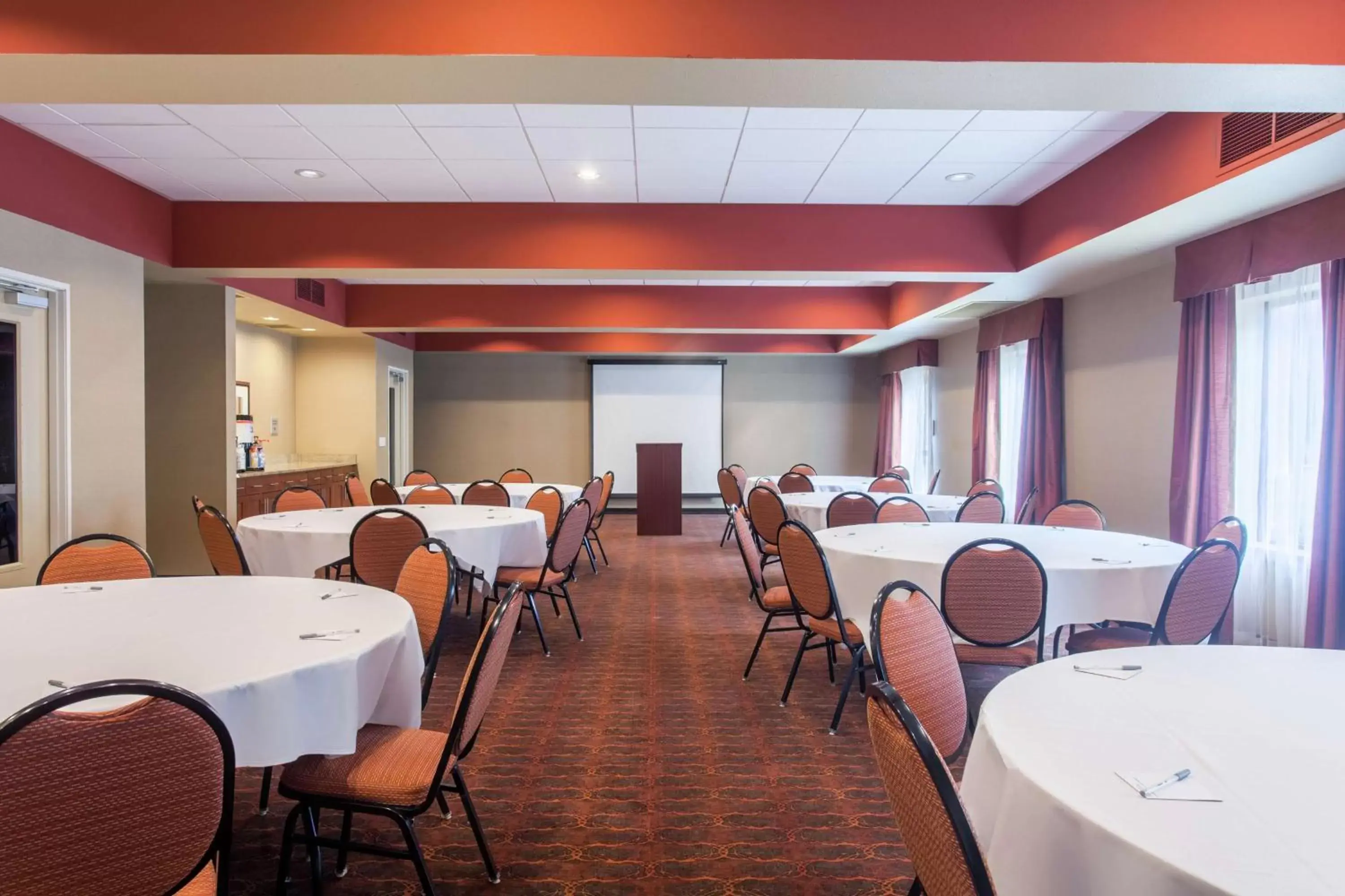 Meeting/conference room in Hampton Inn and Suites Seattle - Airport / 28th Avenue