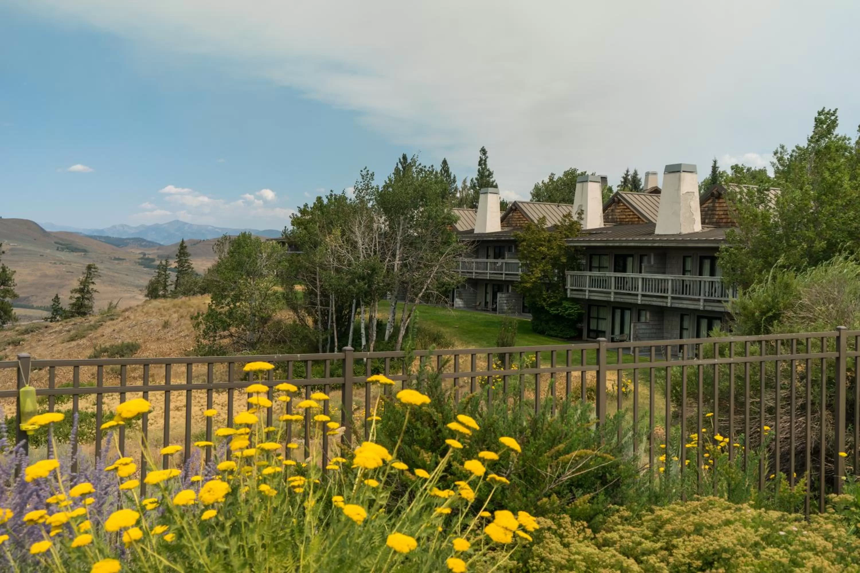 Property building in Sun Mountain Lodge