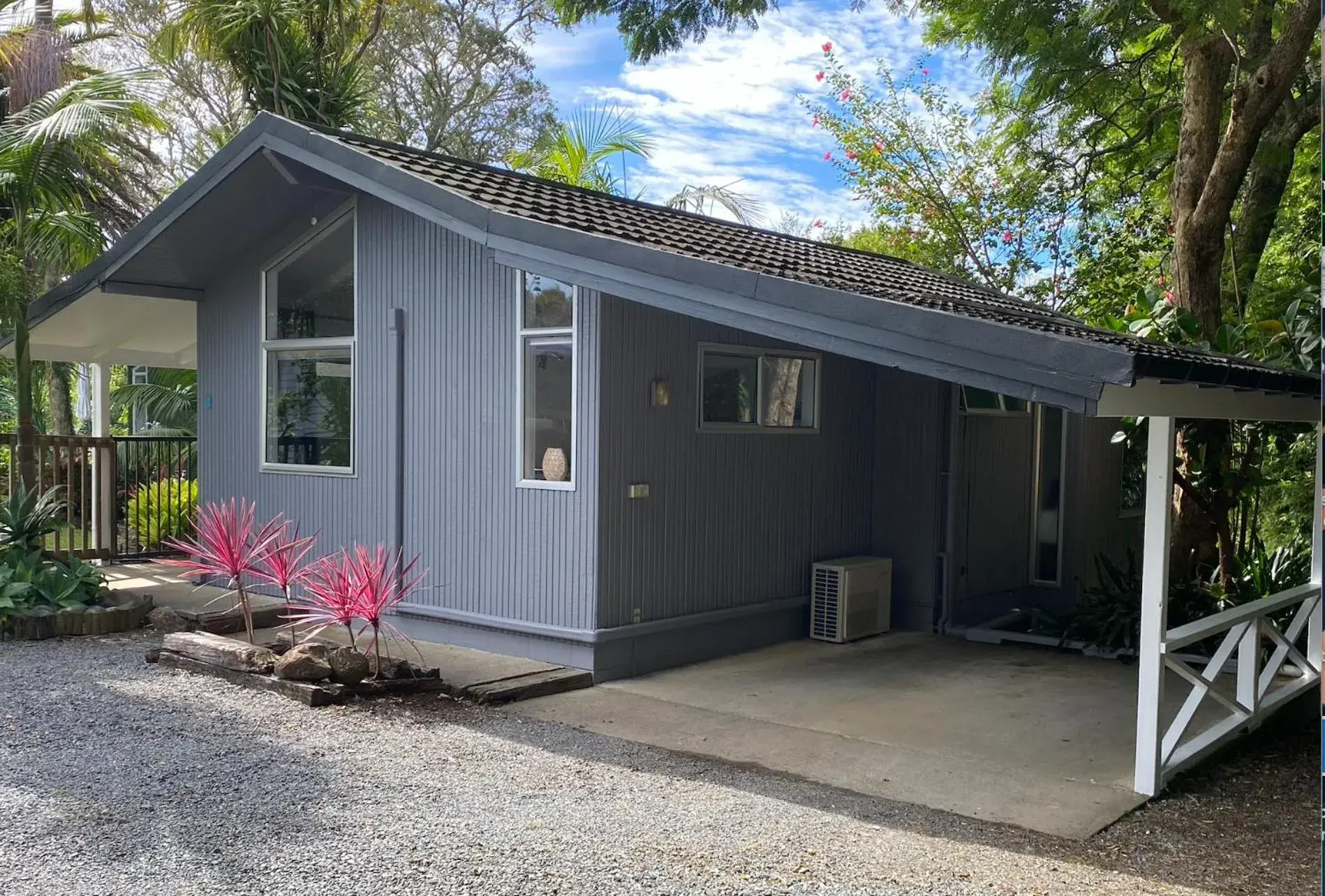 Property Building in Colonial House Motel