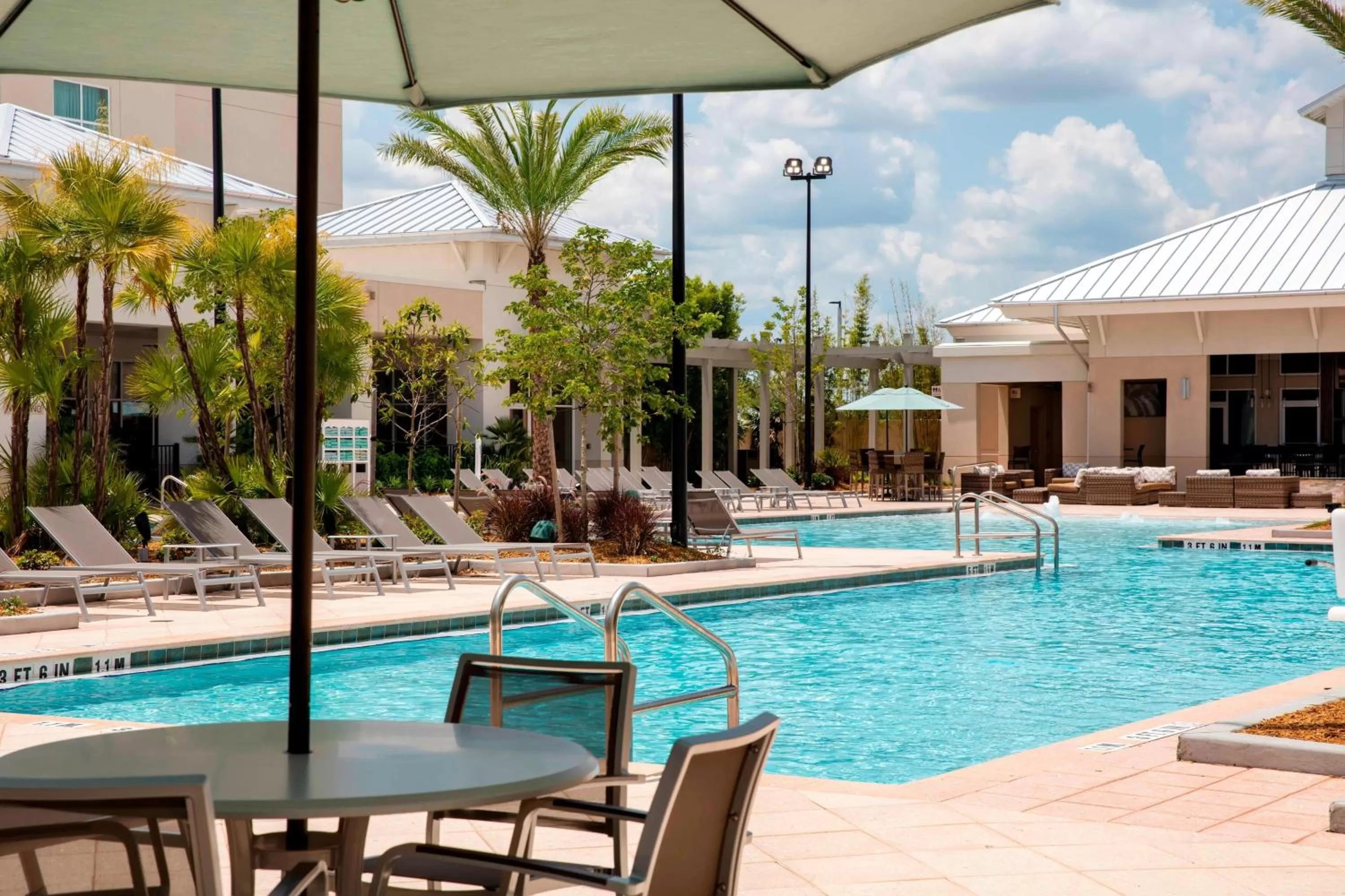 Swimming pool in TownePlace Suites Orlando at FLAMINGO CROSSINGS Town Center, Western Entrance