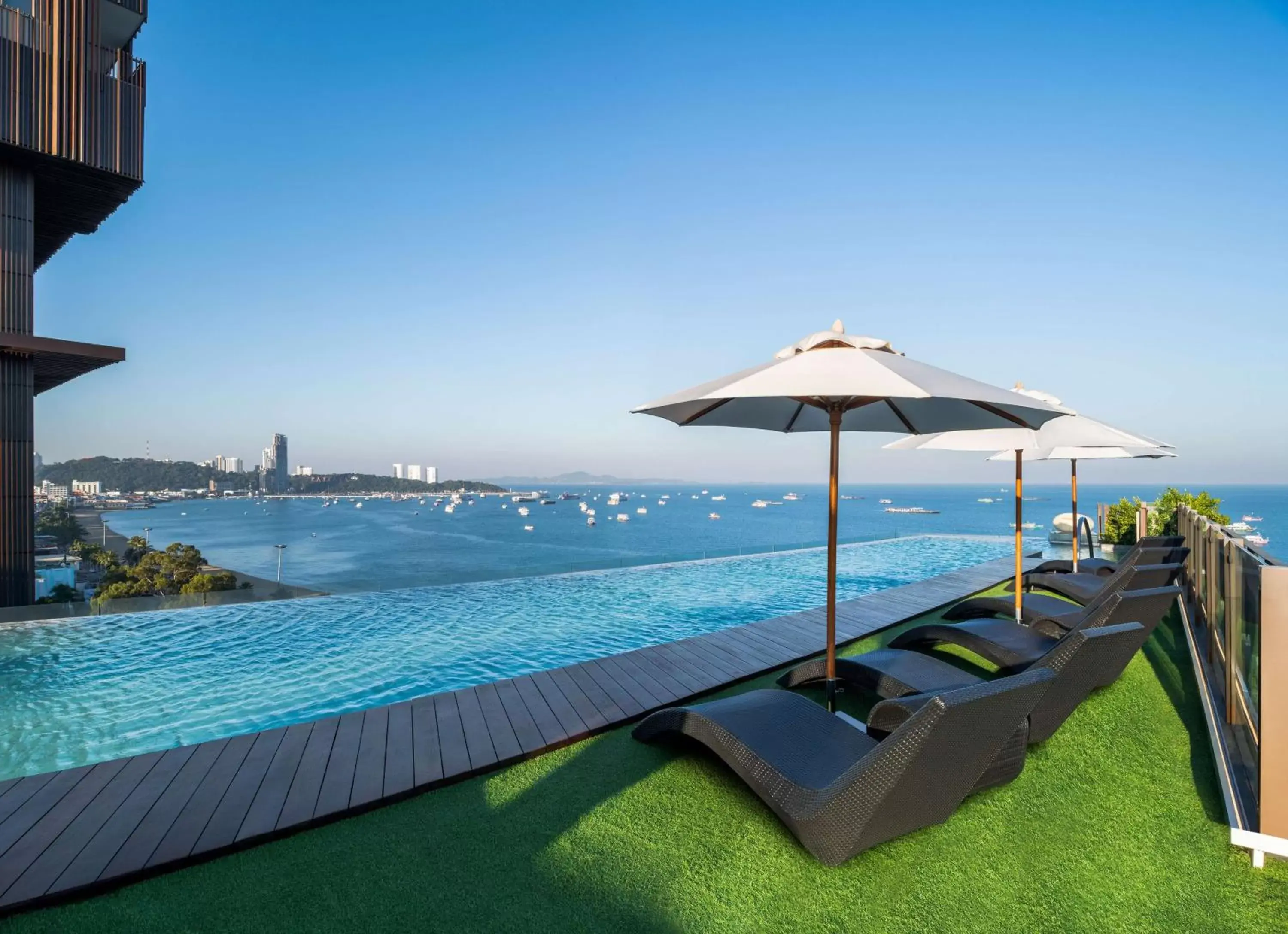 Pool view in Hilton Pattaya Pool view in Hilton Pattaya