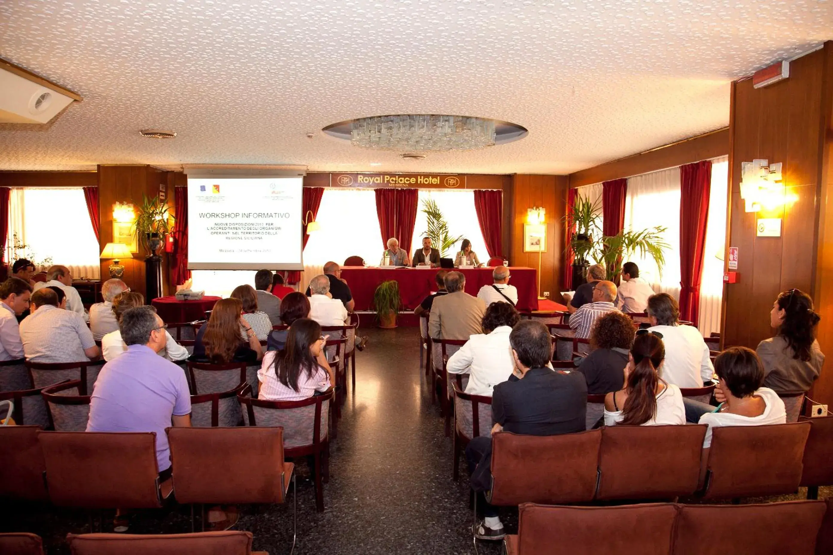 Business facilities in Hotel Royal Palace