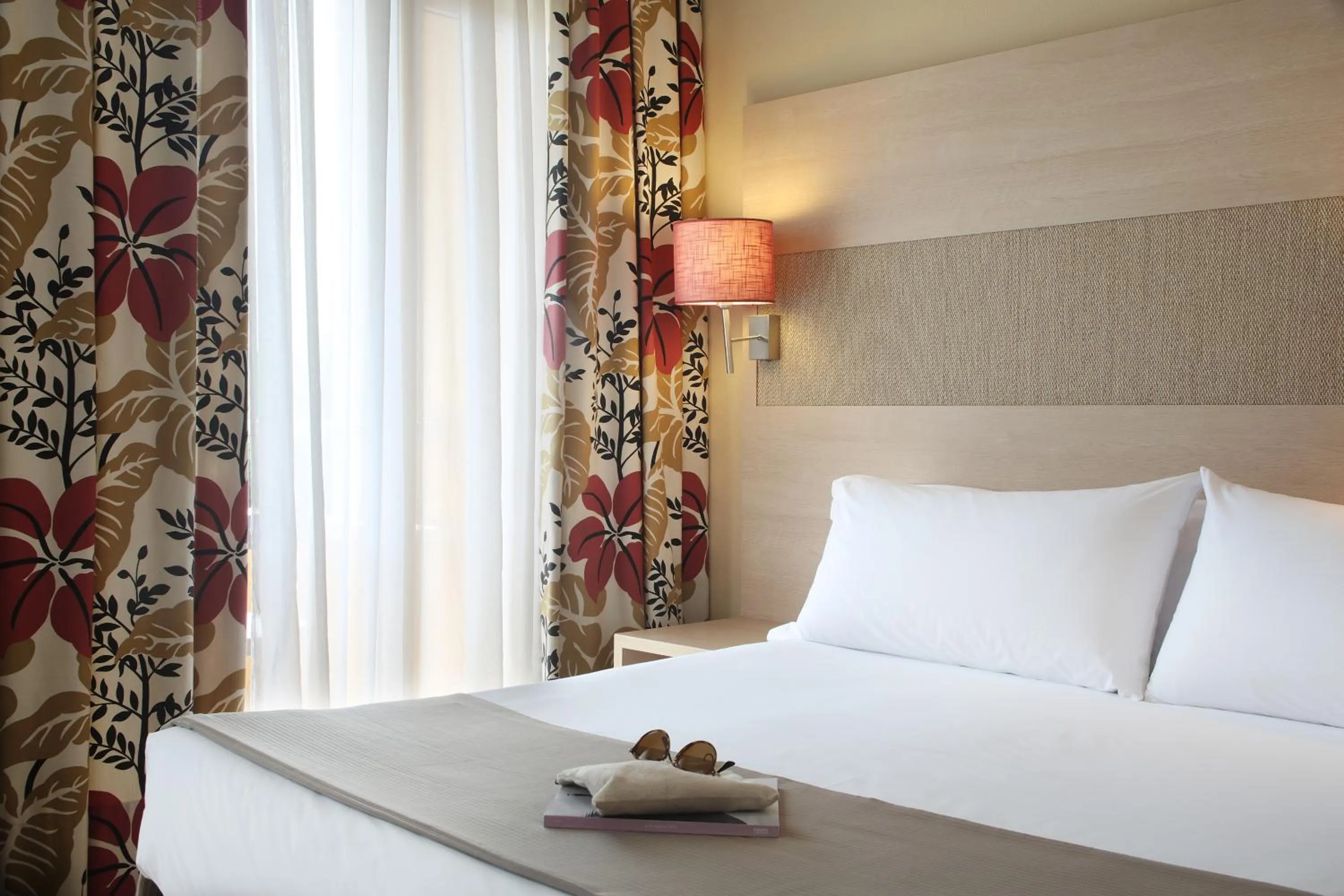 People, Bed in Augusta Club & Spa - Adults Only