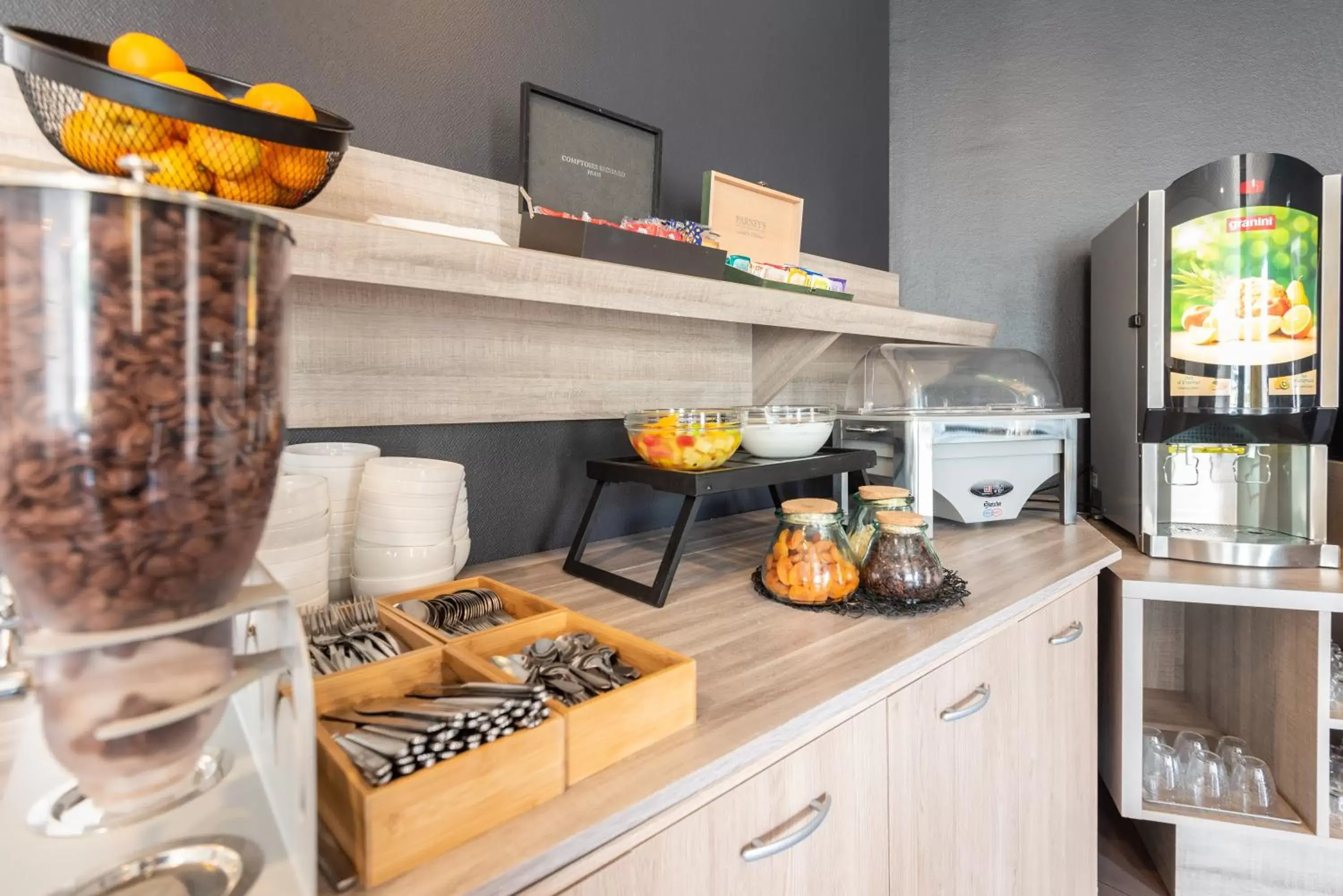 Food and drinks in Zenitude Hôtel-Résidences Narbonne Centre Food and drinks in Zenitude Hôtel-Résidences Narbonne Centre