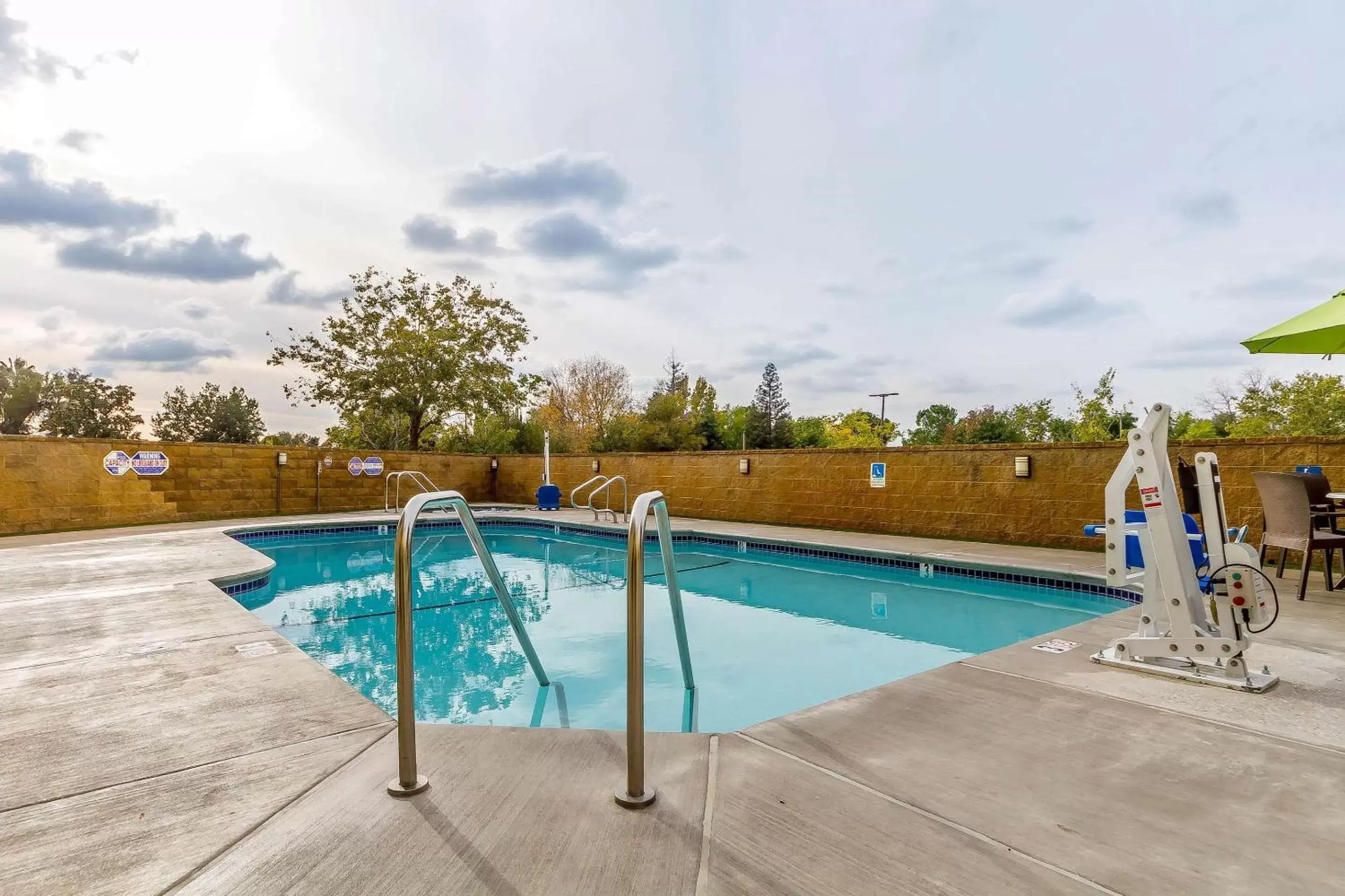 On site, Swimming Pool in Comfort Inn & Suites Rocklin