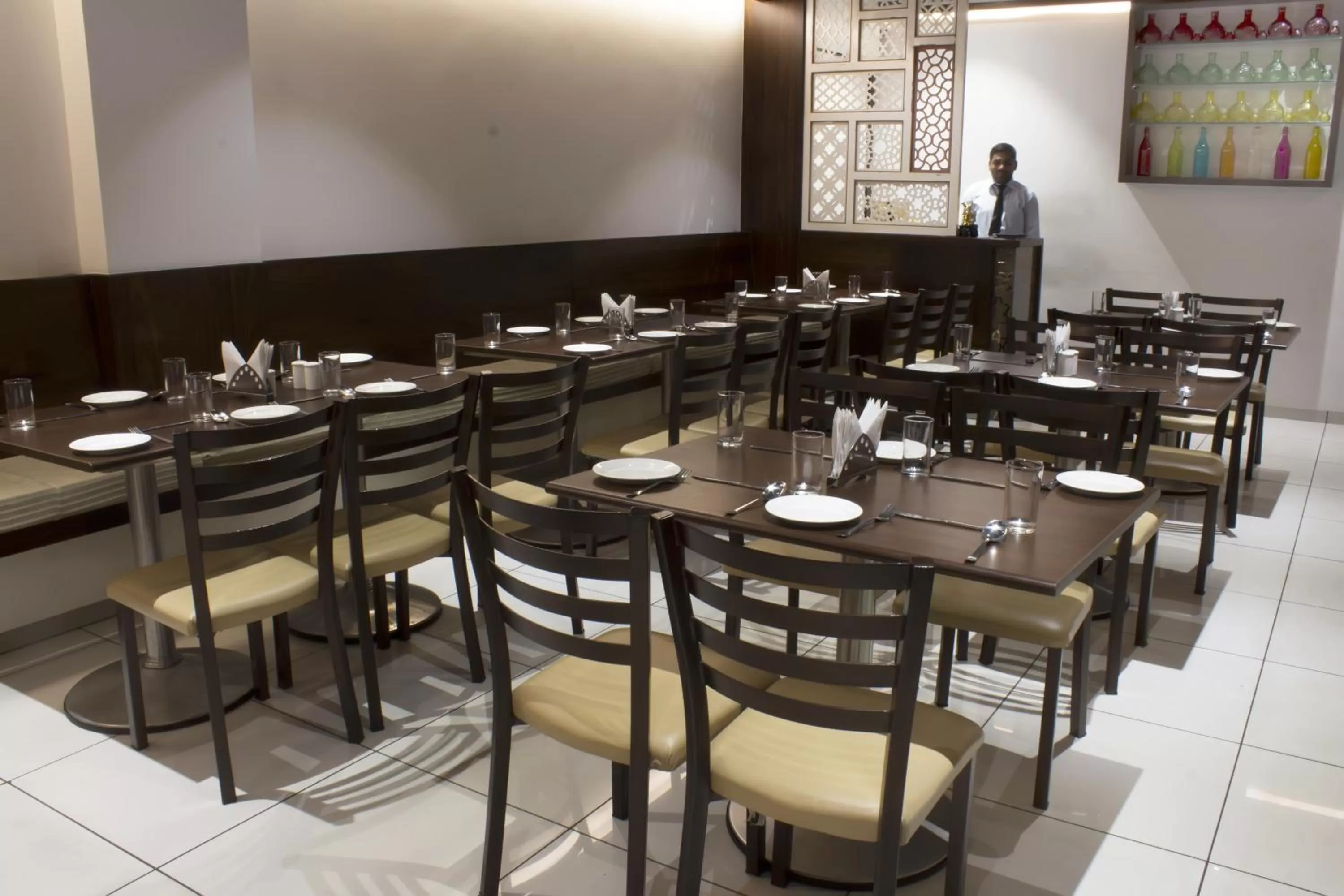 Restaurant/places to eat in Hotel SRI SRI EXECUTIVE KOLHAPUR NEAR MAHALAXMI TEMPLE