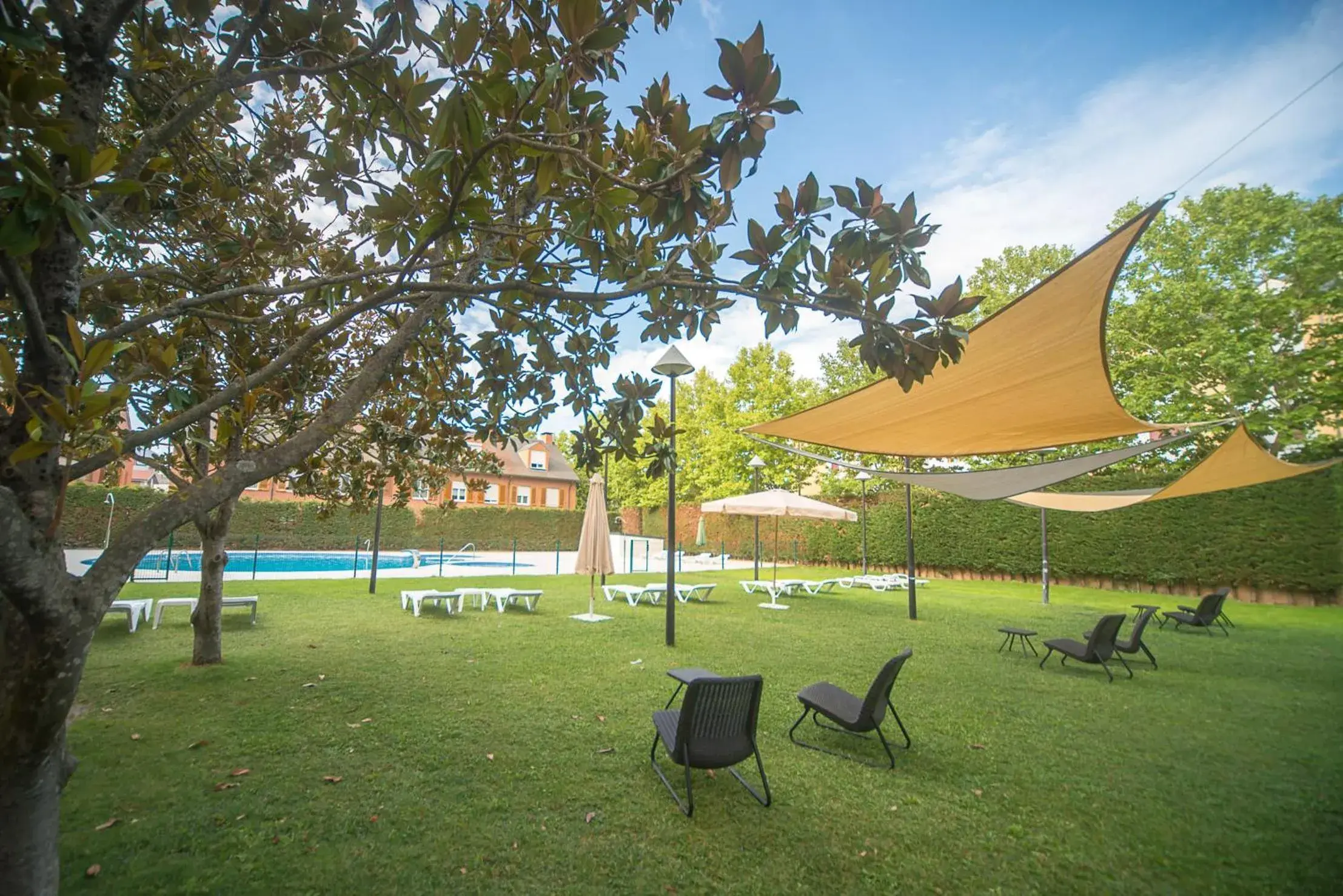 Swimming pool, Garden in Hotel Oroel