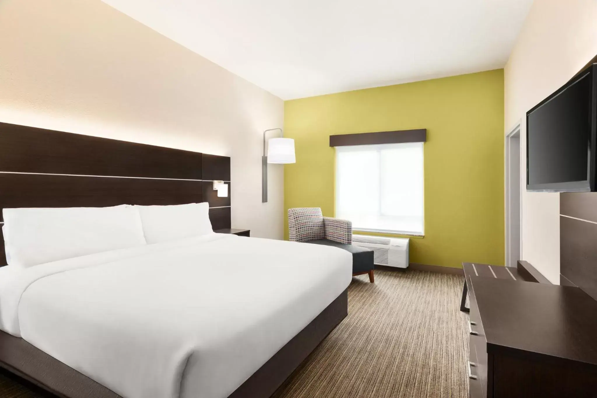 Photo of the whole room, Bed in Holiday Inn Express Hotel & Suites San Antonio NW-Medical Area, an IHG Hotel