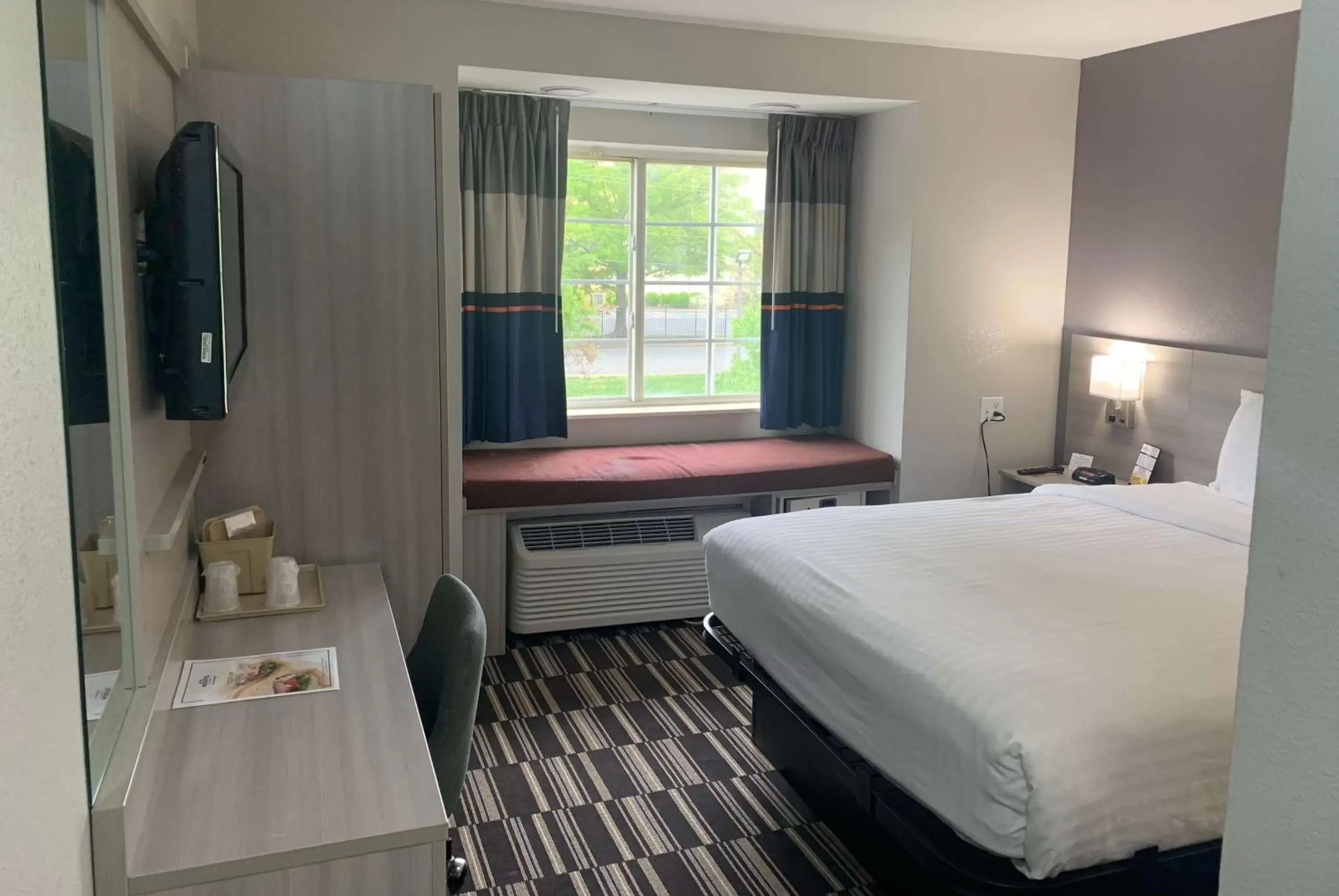 Photo of the whole room, Bed in Microtel Inn by Wyndham Charlotte Airport