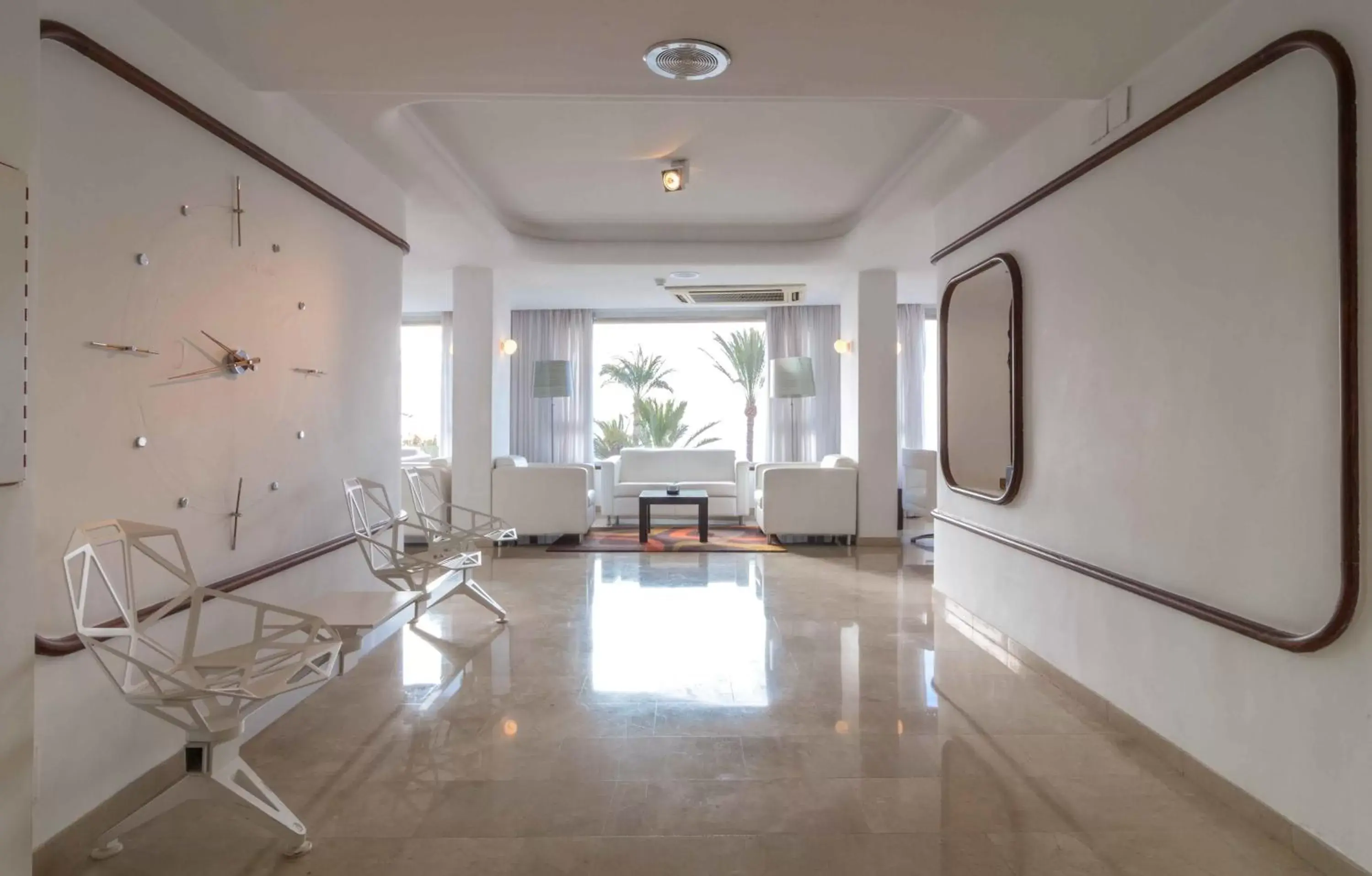 Lobby or reception in Hotel Albahia Alicante